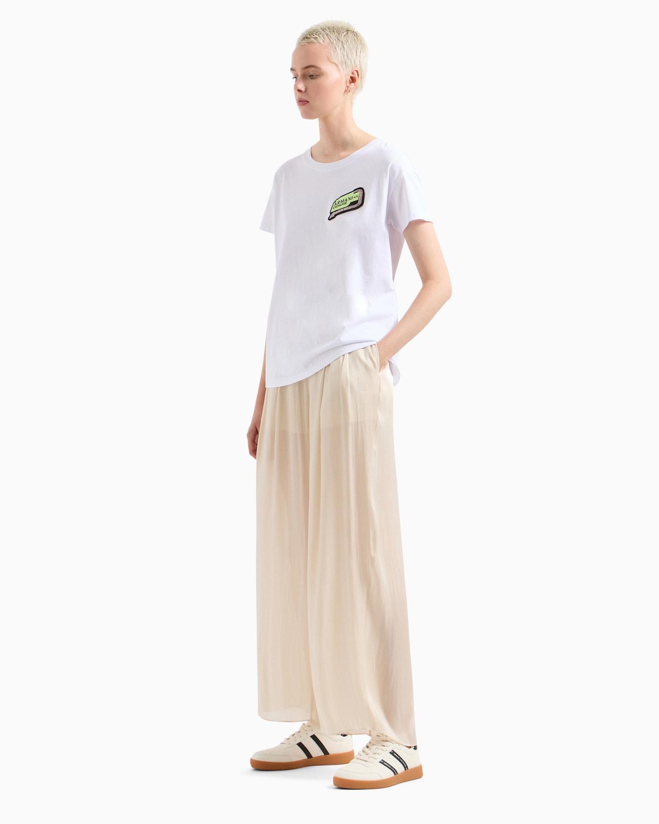Relaxed fit T-shirt with round neck and logo Diapositiva 3