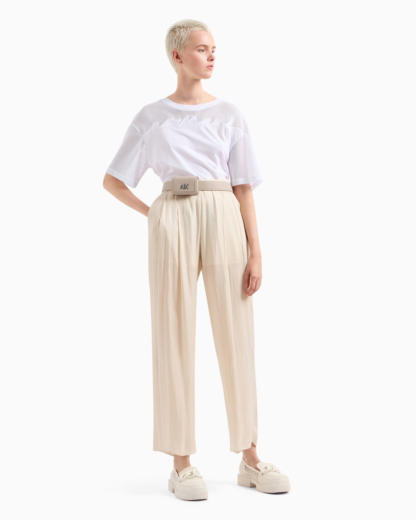 Cropped T-shirt with monogram logo in ASV cotton Diapositiva 3