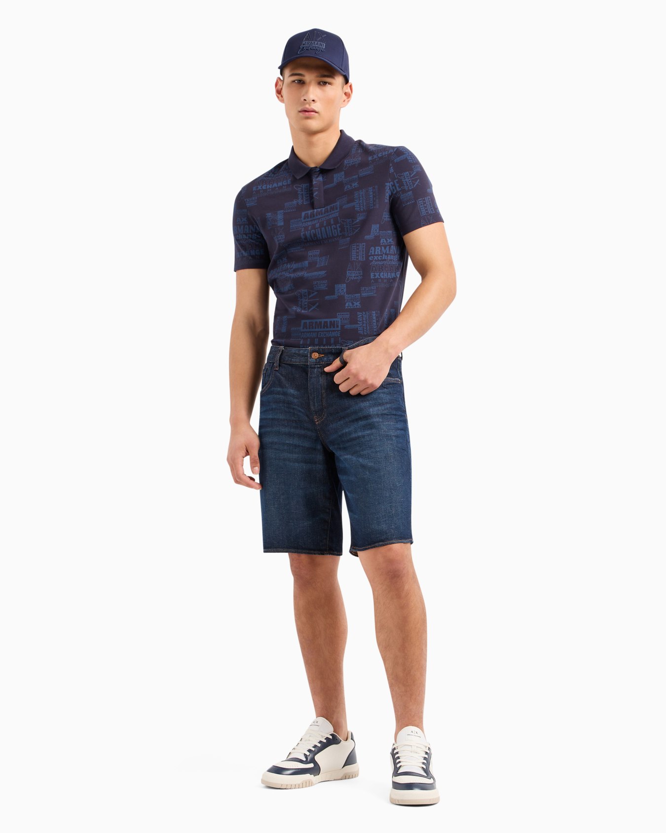 Regular fit short-sleeved polo shirt with contrasting collar Diapositiva 3