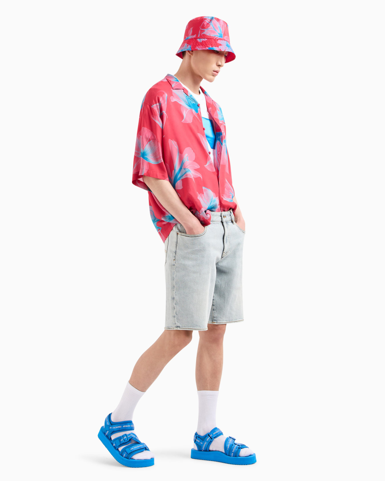 J65 shorts in stretch denim with turn-up hem Diapositiva 3