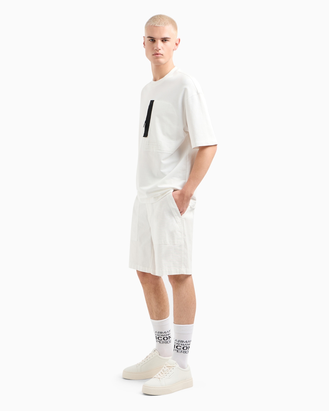 Relaxed fit T-shirt with round neck and logo Diapositiva 3