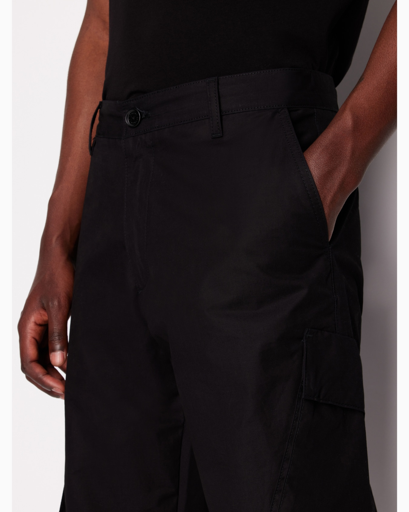 Cotton gabardine cargo trousers Diapositiva 4