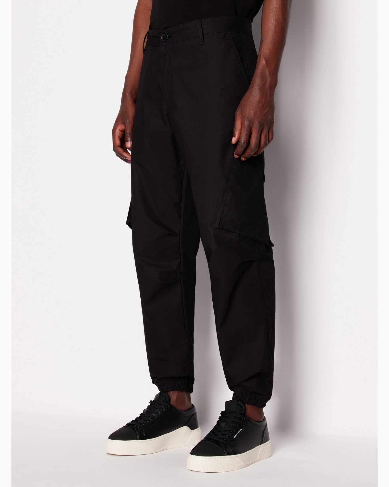 Cotton gabardine cargo trousers Diapositiva 1