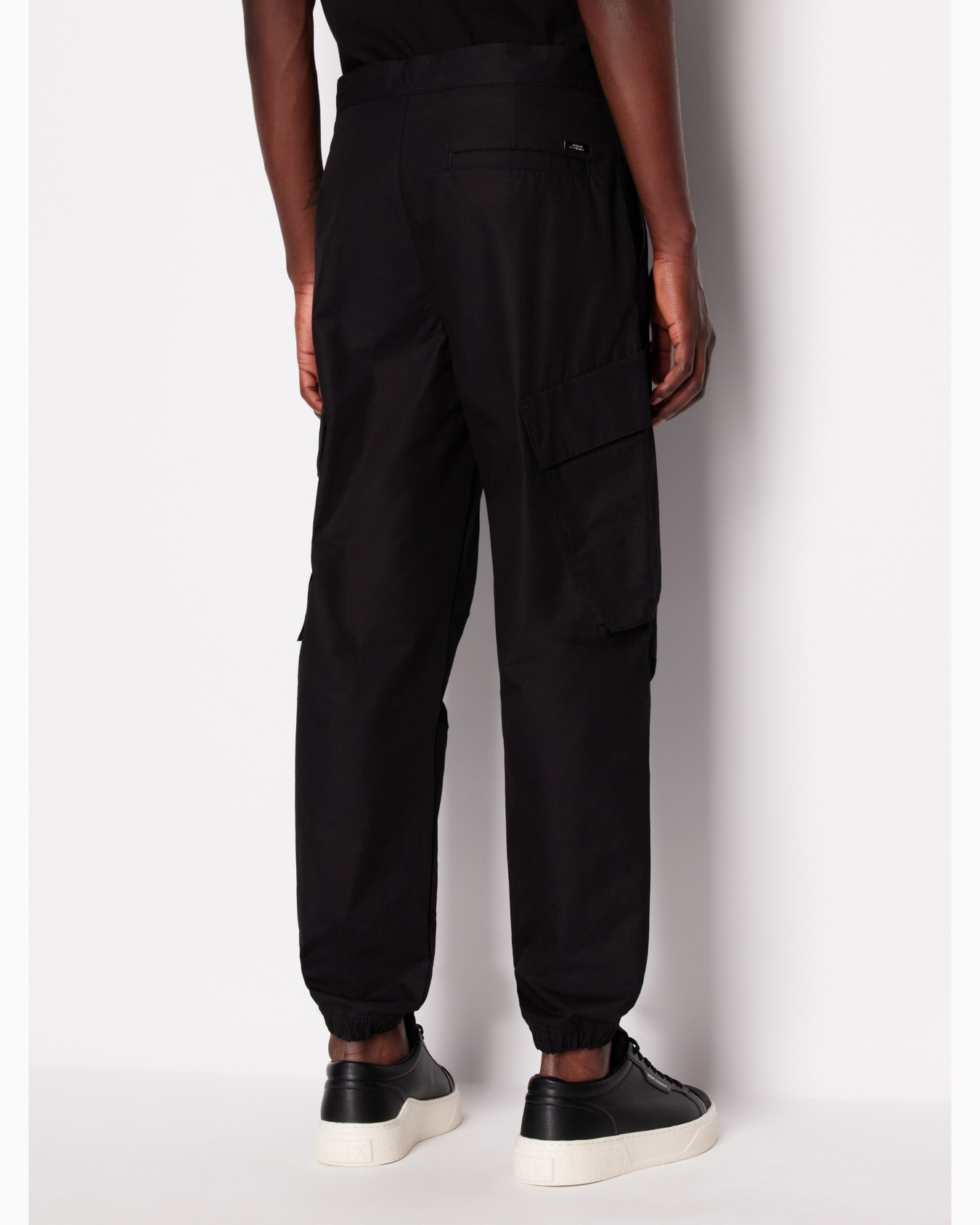 Cotton gabardine cargo trousers Diapositiva 2