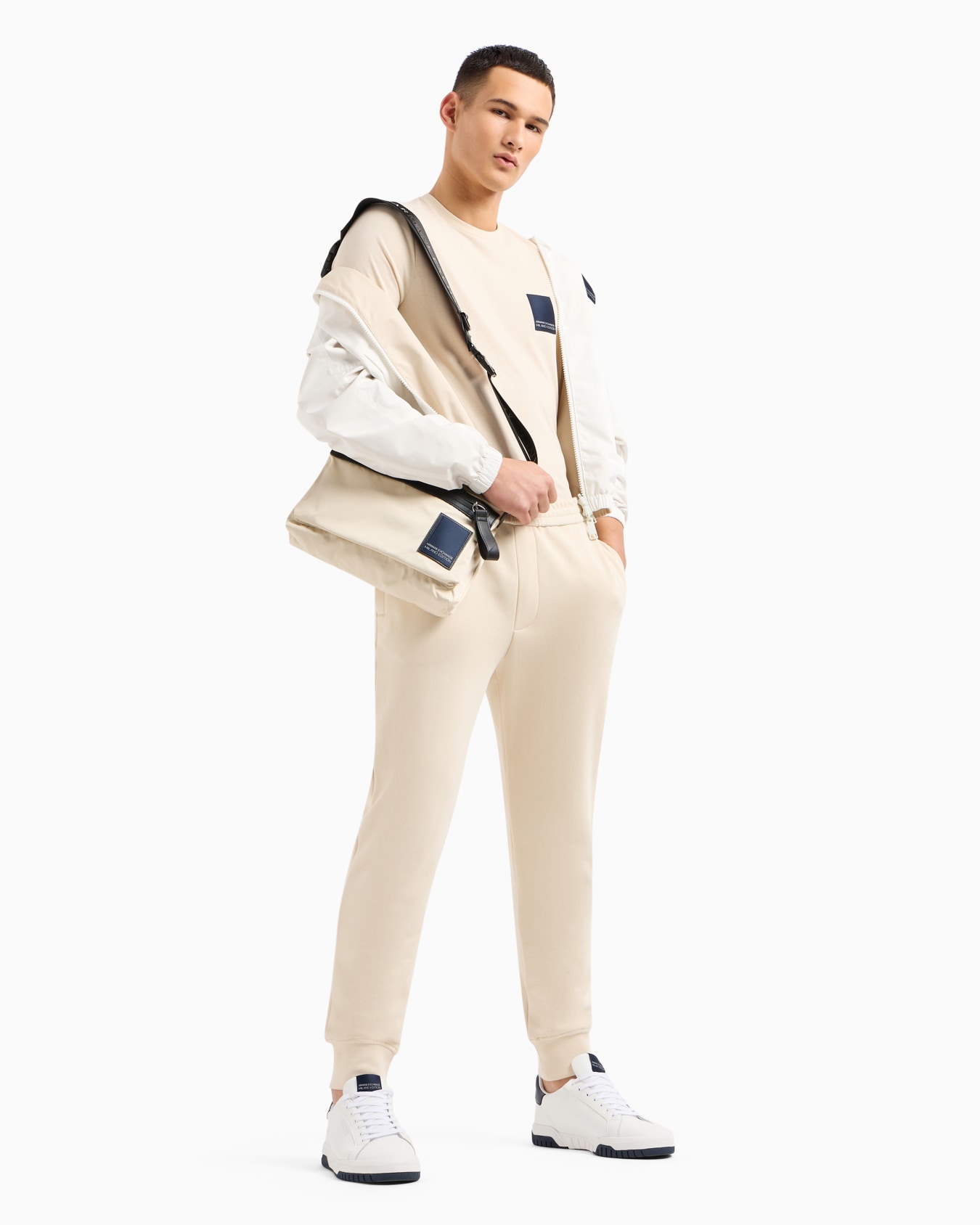 Soft yarn jogger pants with logo Diapositiva 3