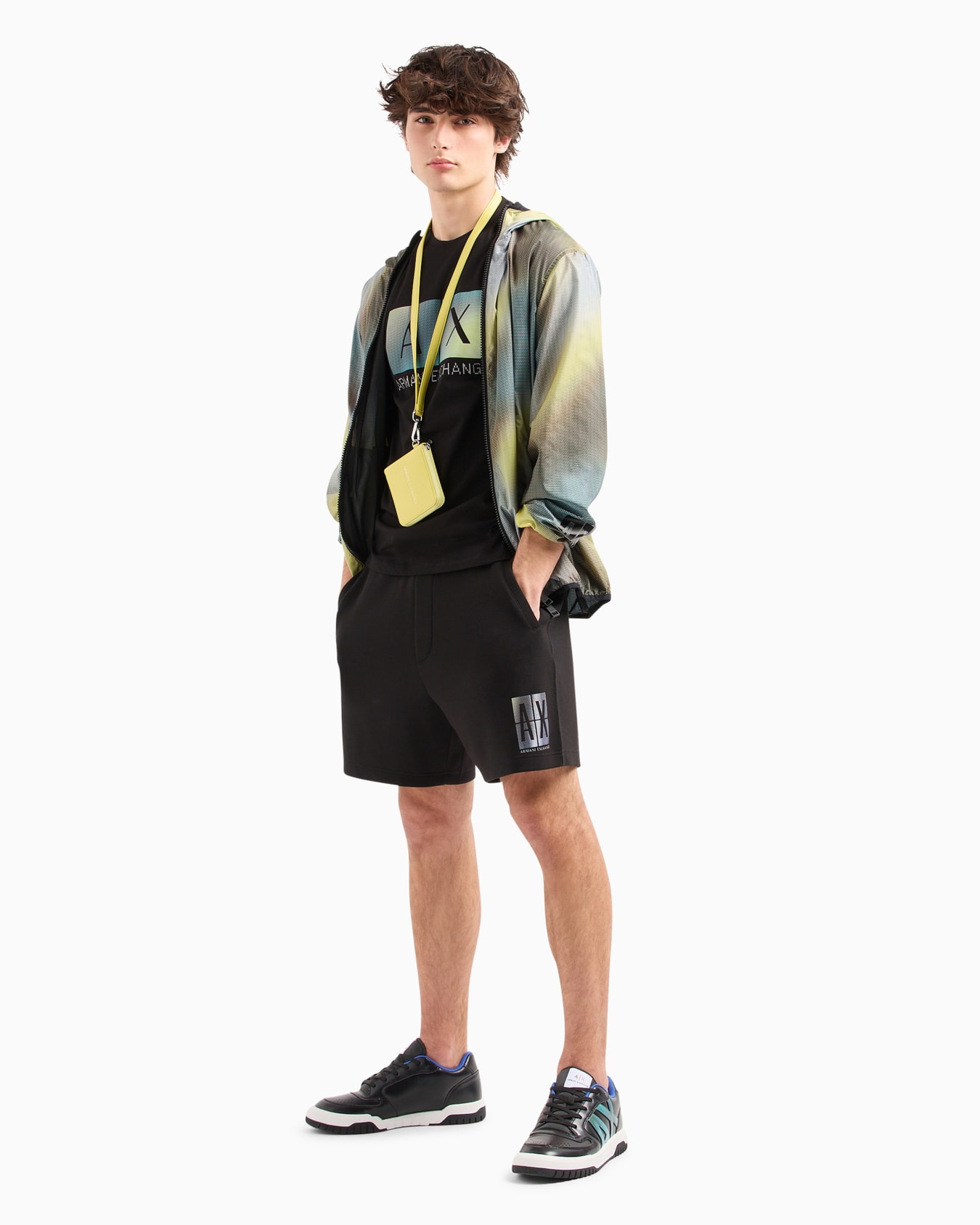 グラデーションロゴ　半袖クルーネックTシャツ スライドする 3