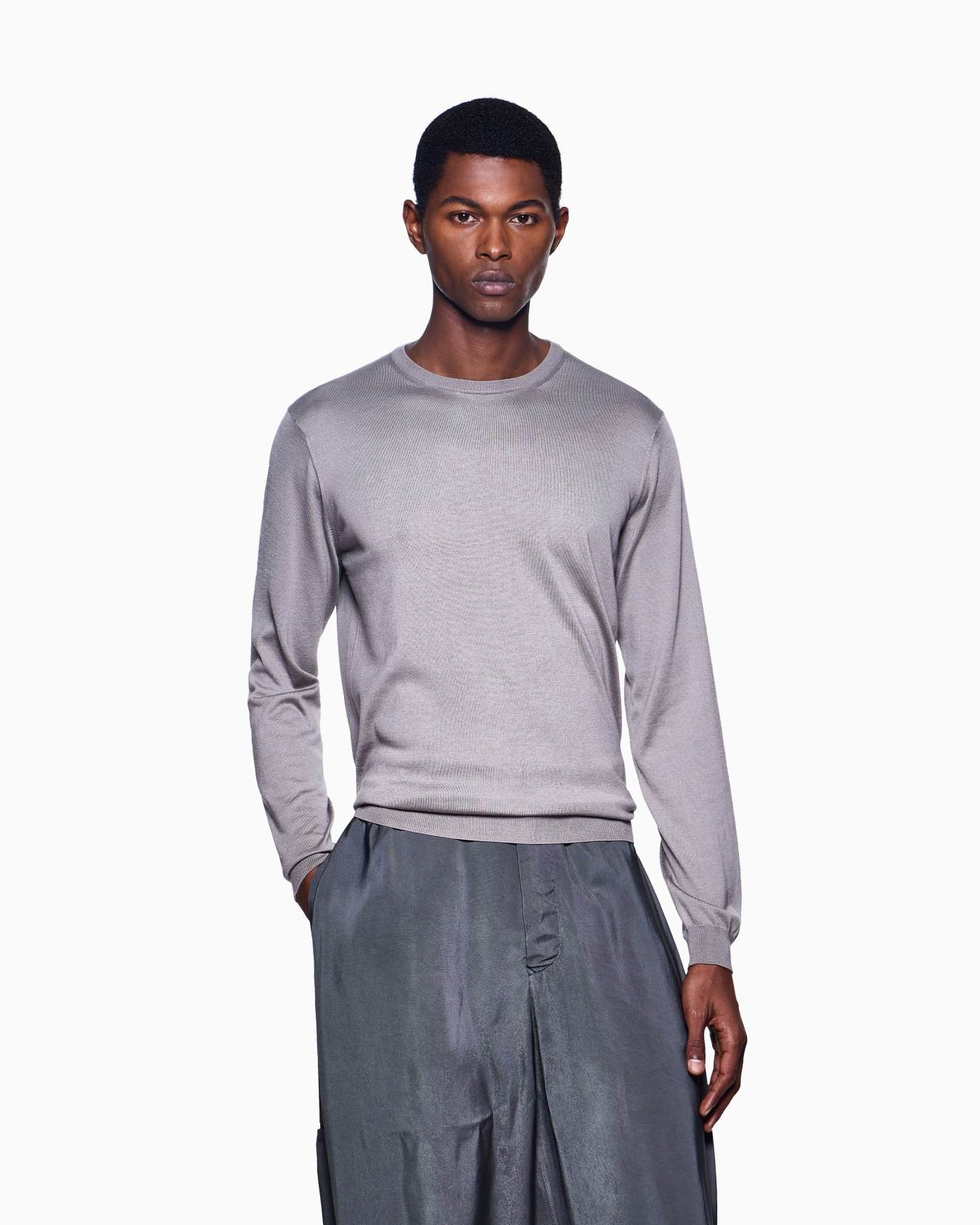 Long-sleeved, crew-neck jumper in silk and cotton Slide 3