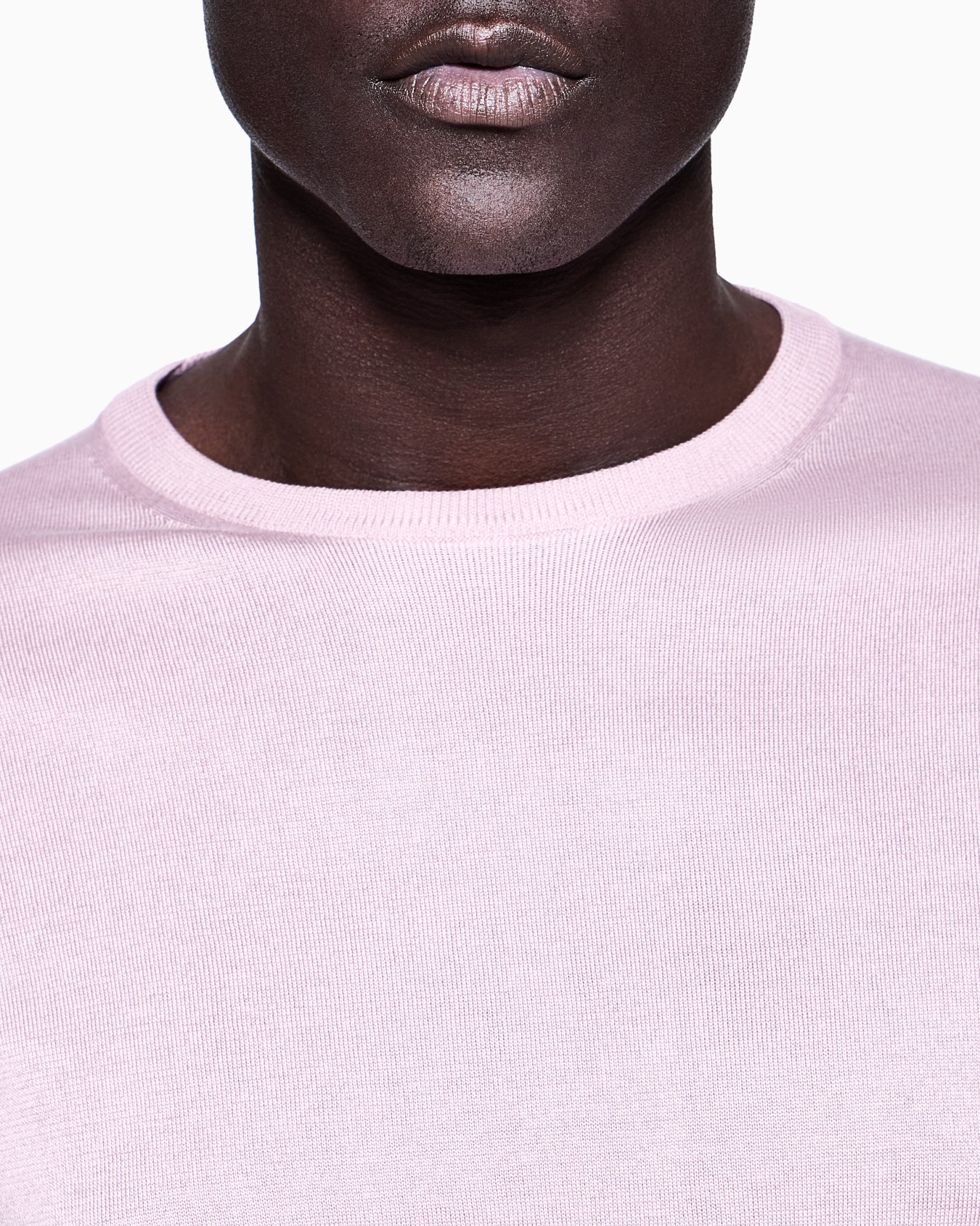 Short-sleeved, crew-neck jumper in silk and cotton Slide 4