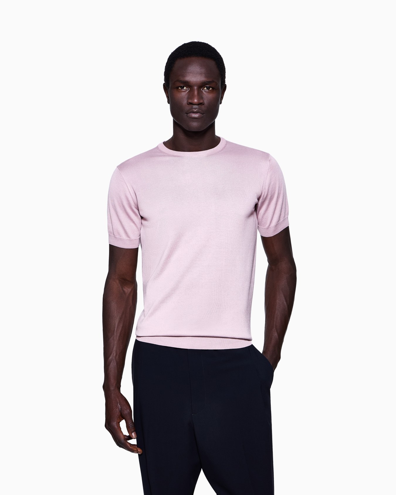 Short-sleeved, crew-neck jumper in silk and cotton Slide 3
