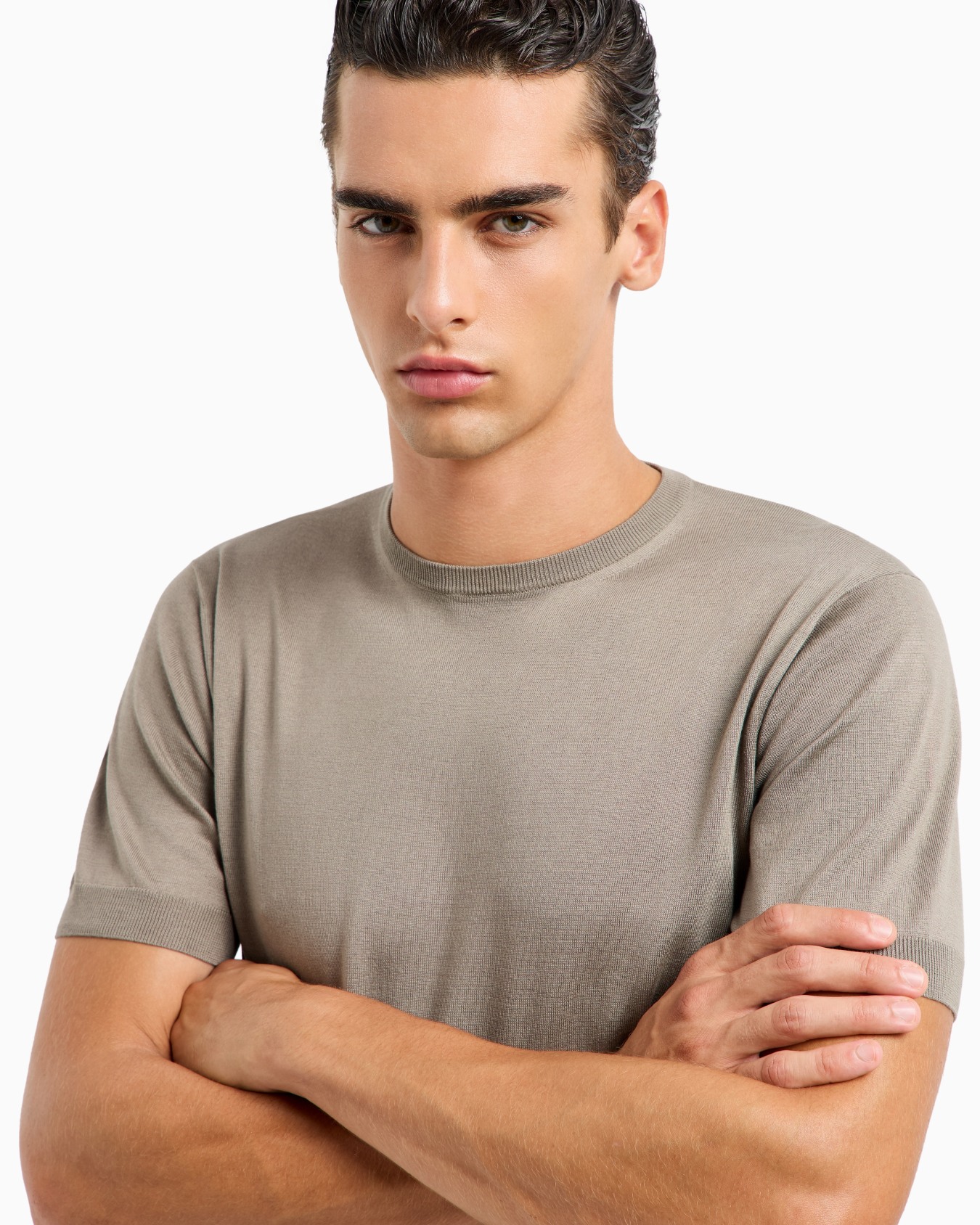 Short-sleeved, crew-neck jumper in silk and cotton Slide 4