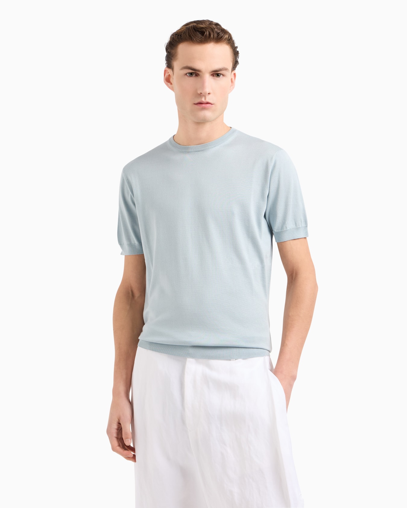 Short-sleeved, crew-neck jumper in silk and cotton Slide 3