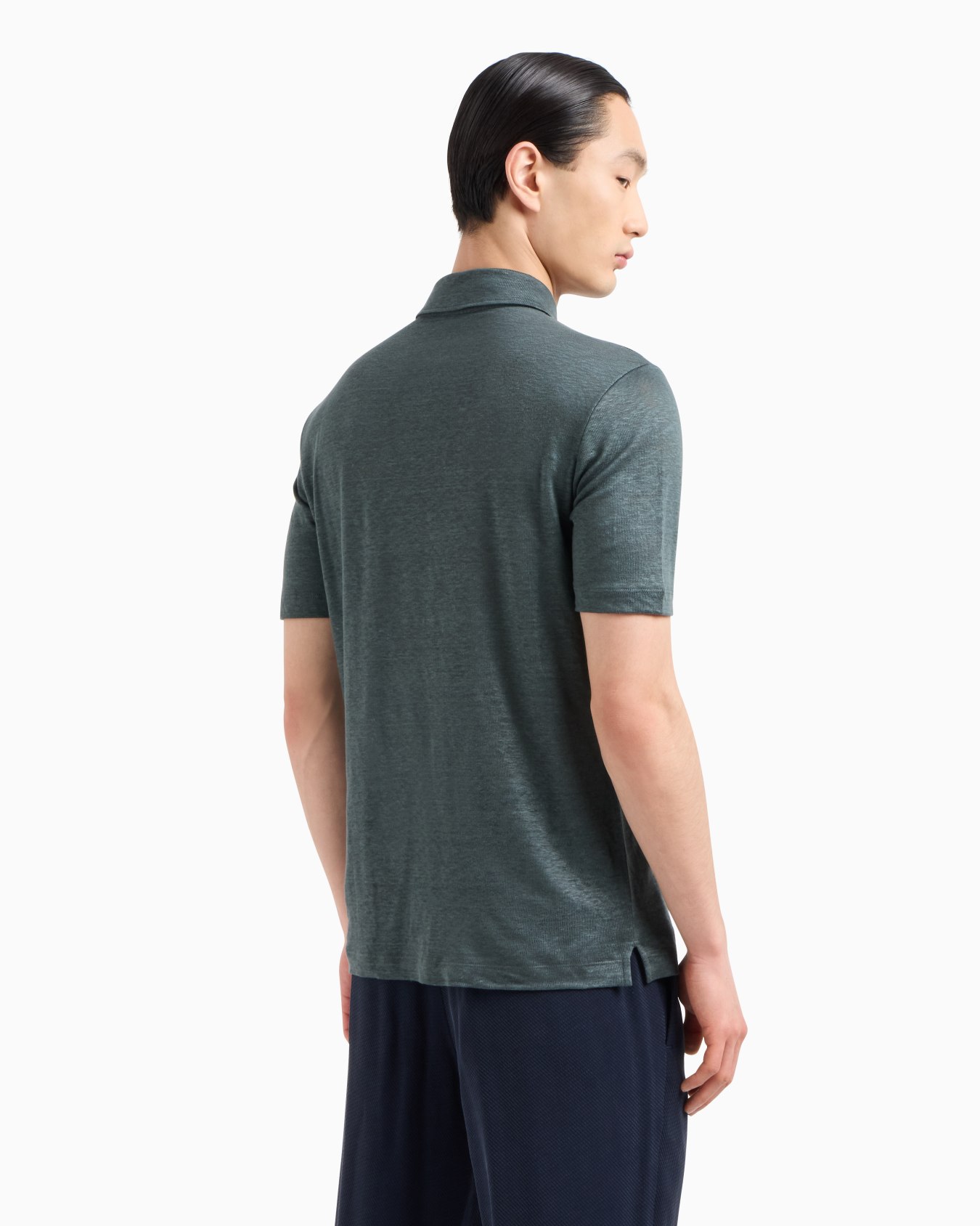 Short-sleeved polo shirt in pure linen jersey Slide 2
