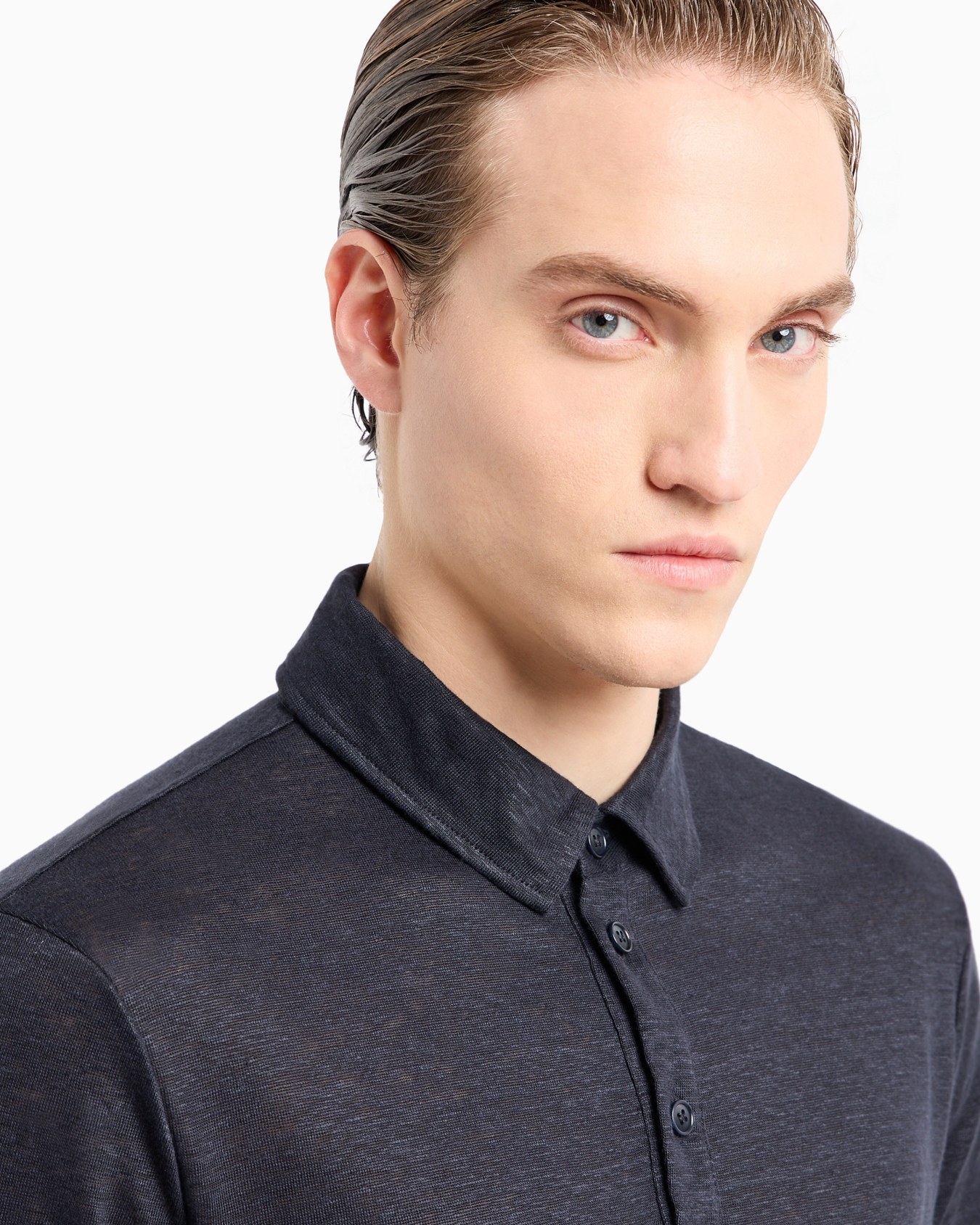 Short-sleeved polo shirt in pure linen jersey Slide 4