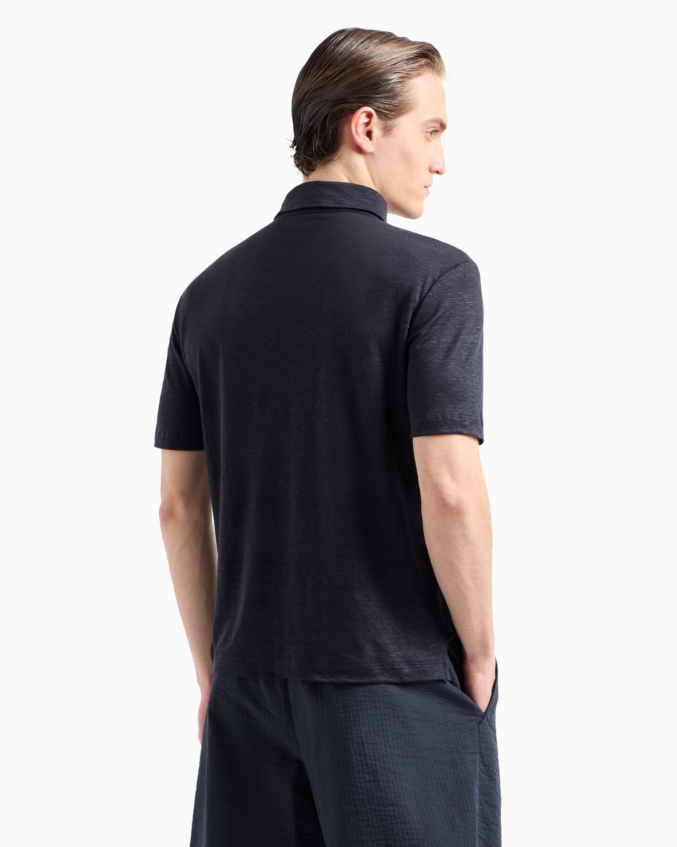 Short-sleeved polo shirt in pure linen jersey Slide 2