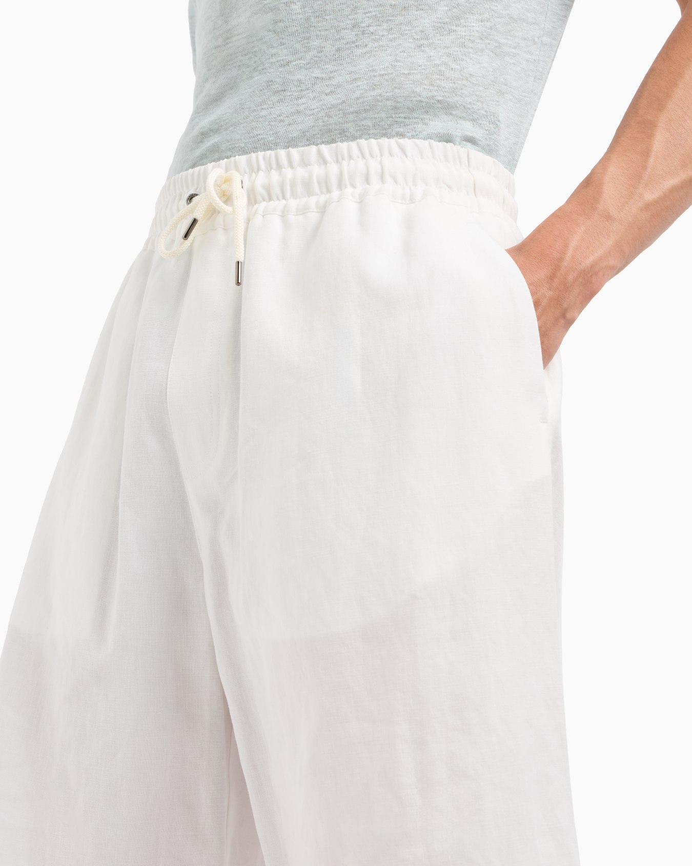 Pure linen canvas flat-front Bermuda shorts Slide 4