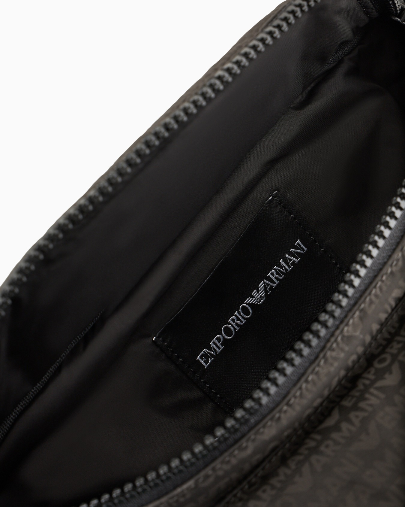Sac banane en nylon avec inscription logo all over Diapositive 3