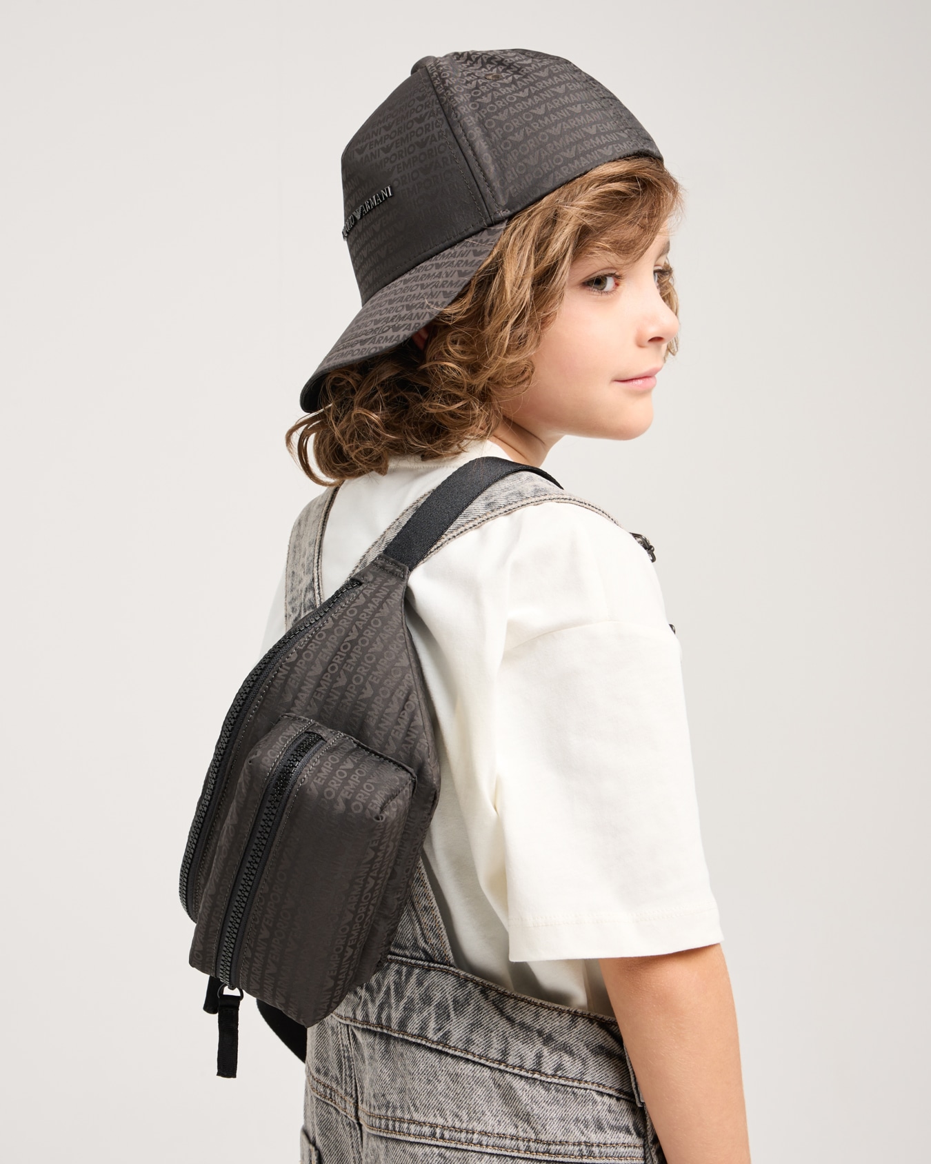 Sac banane en nylon avec inscription logo all over Diapositive 5