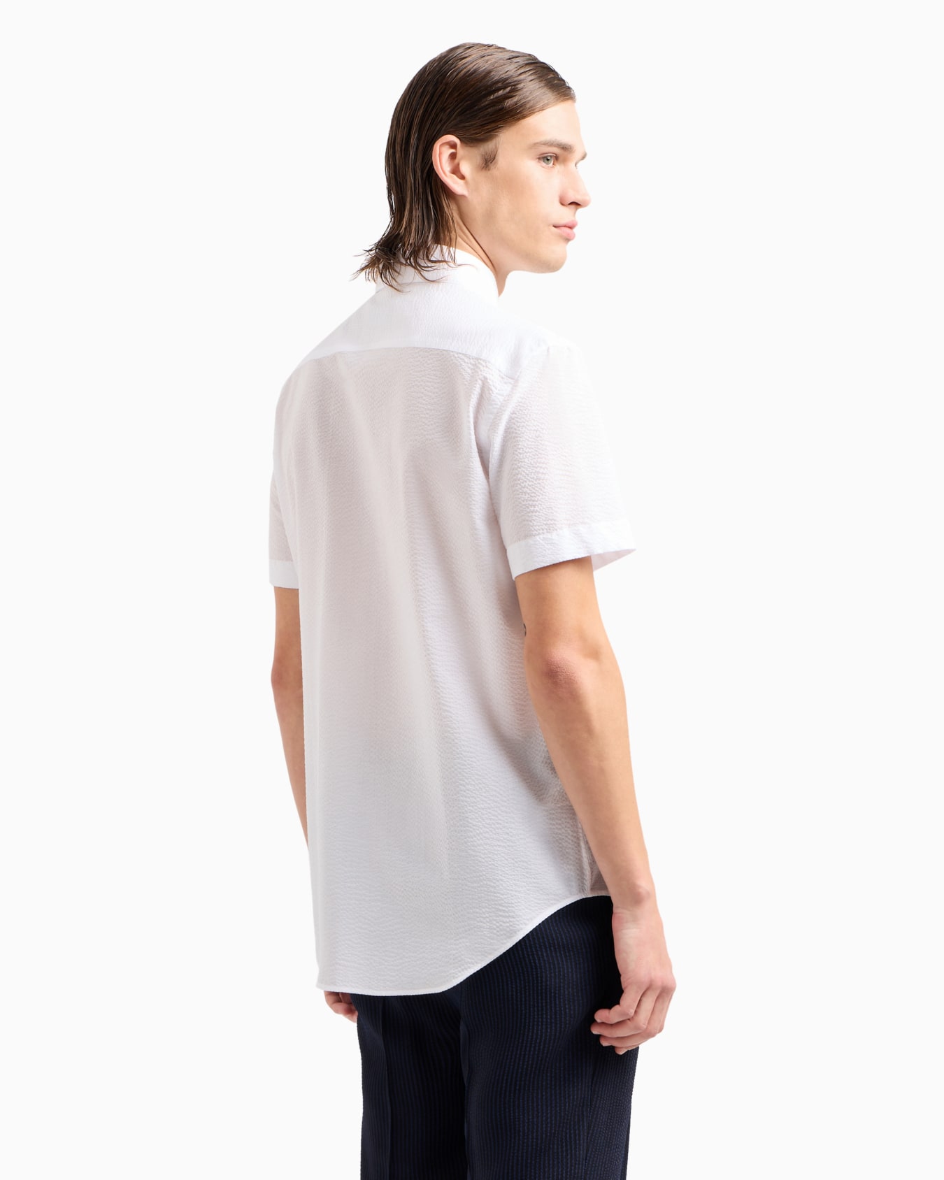 Cotton seersucker shirt in a regular fit with short sleeves Slide 2