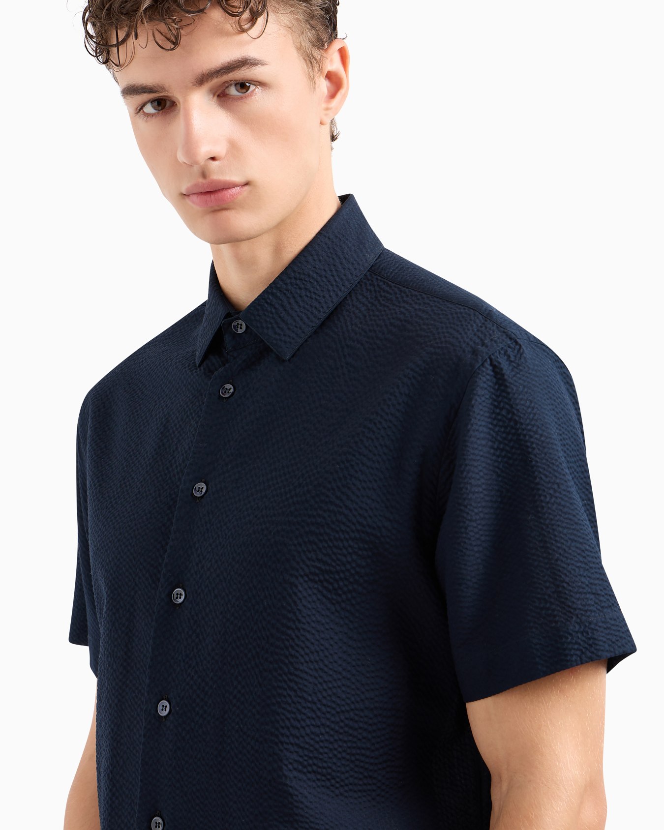 Cotton seersucker shirt in a regular fit with short sleeves Slide 4