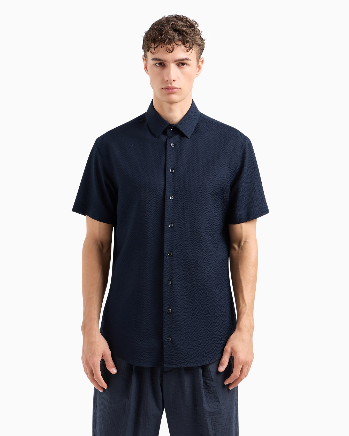 Cotton seersucker shirt in a regular fit with short sleeves Slide 3