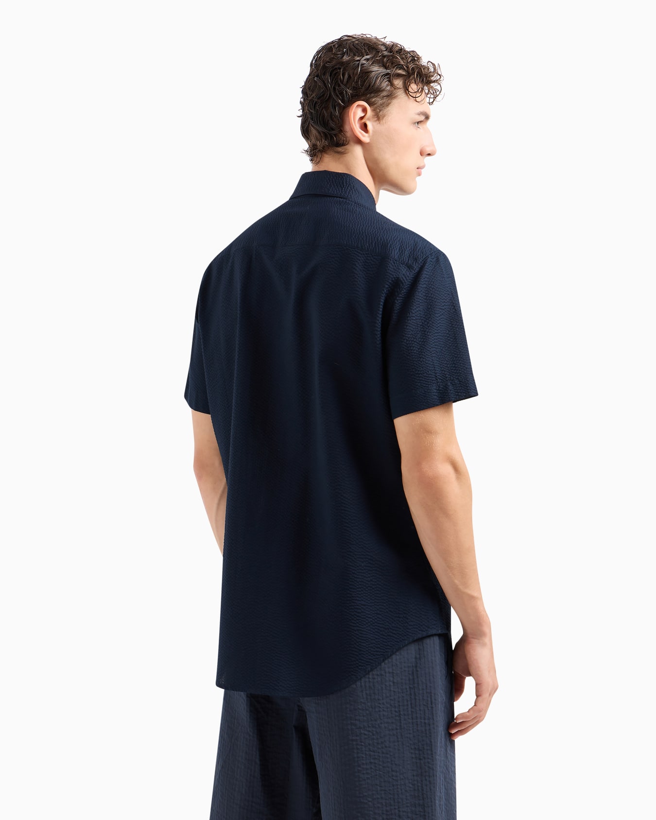 Cotton seersucker shirt in a regular fit with short sleeves Slide 2