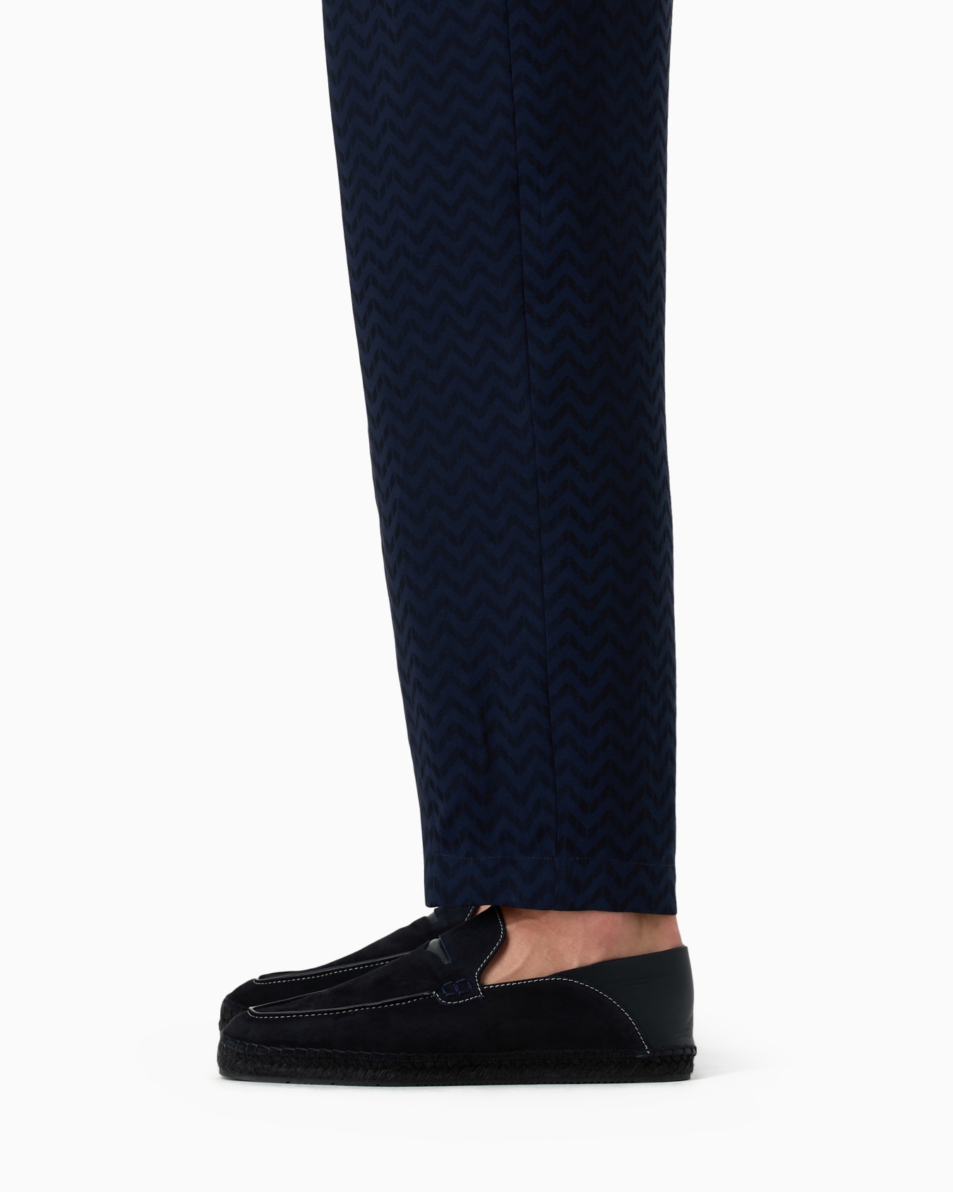 Cupro and viscose jacquard one-dart trousers Slide 6