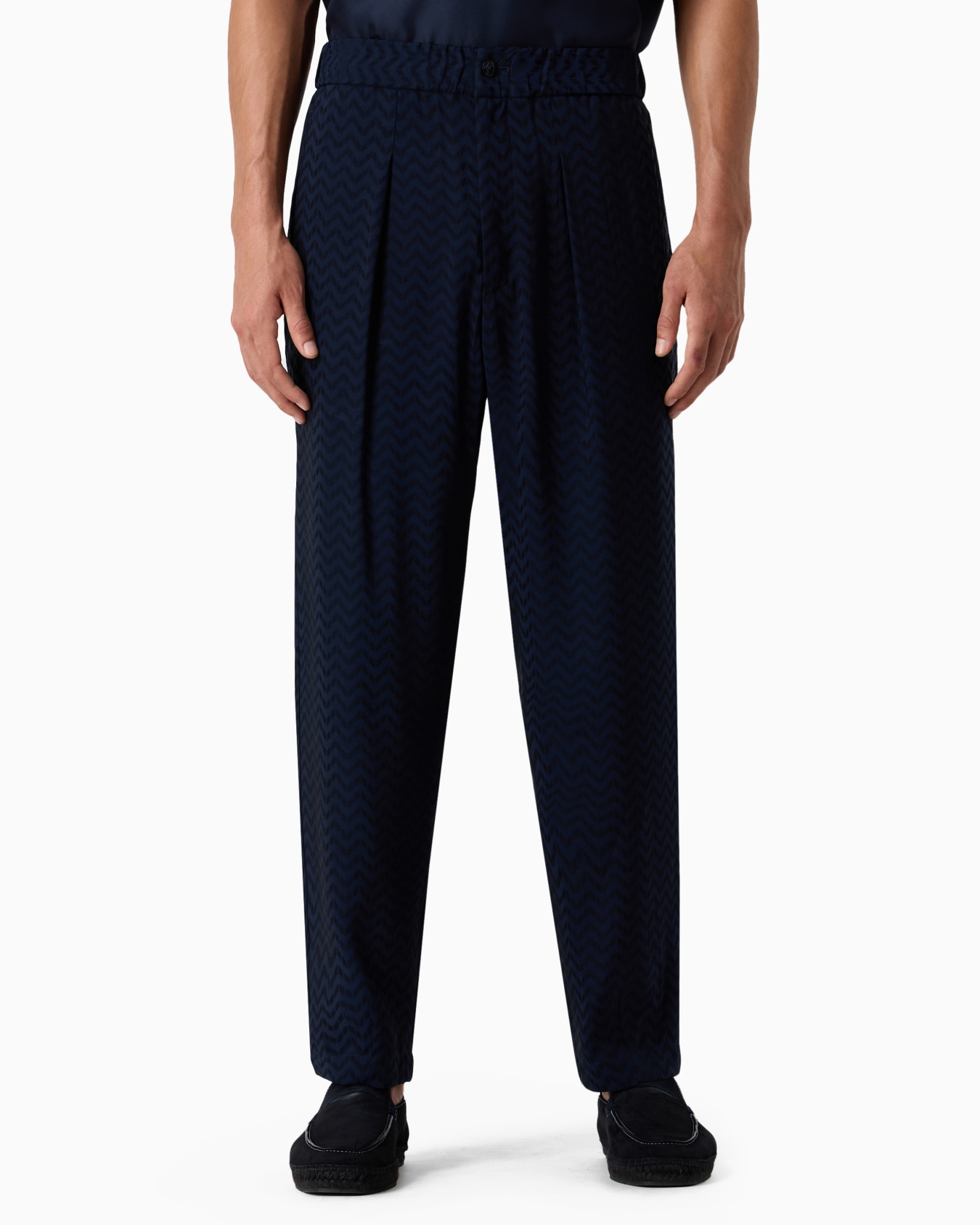 Cupro and viscose jacquard one-dart trousers Slide 2