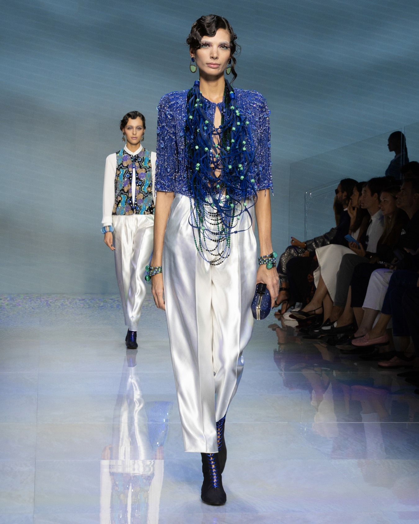Veste courte en tulle brodé Diapositive 6