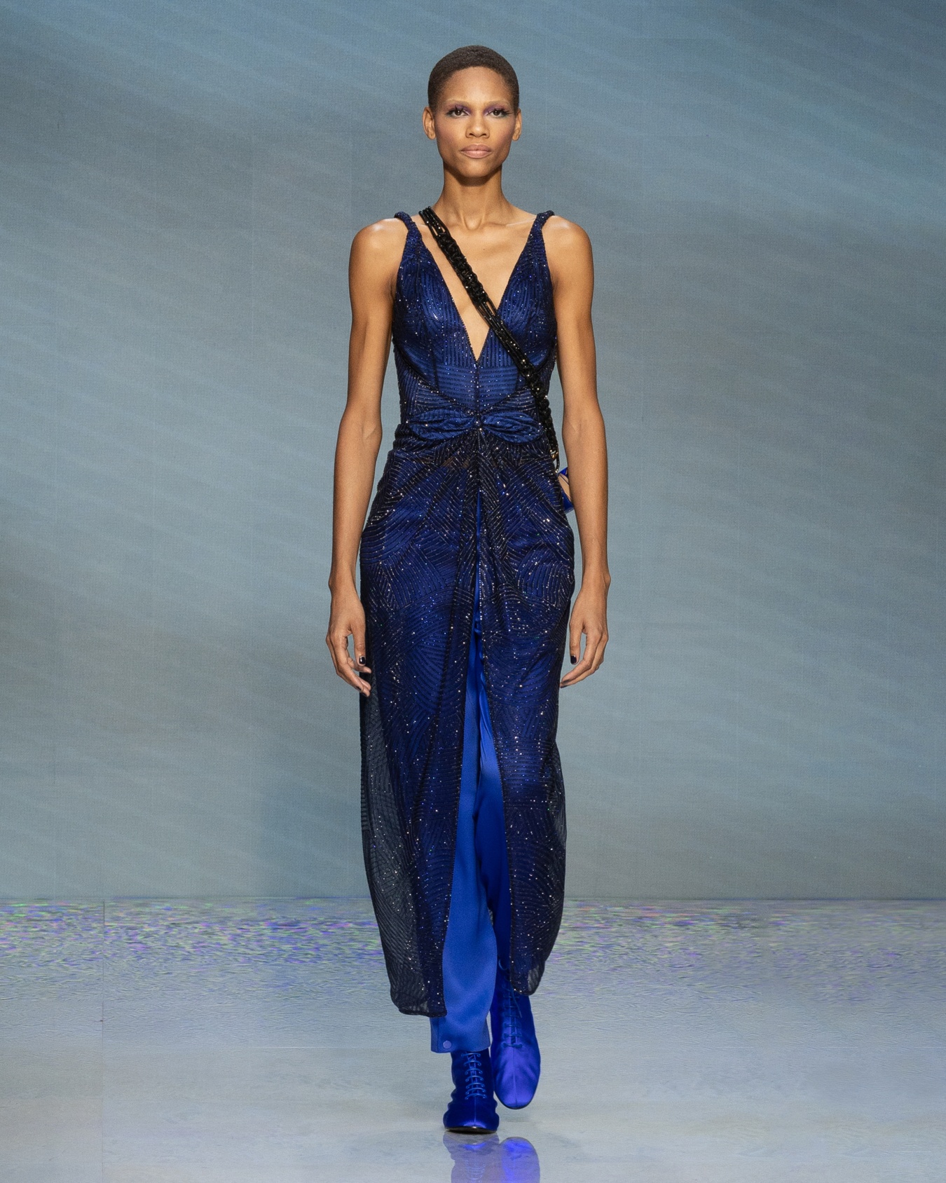 Embroidered long dress Slide 7