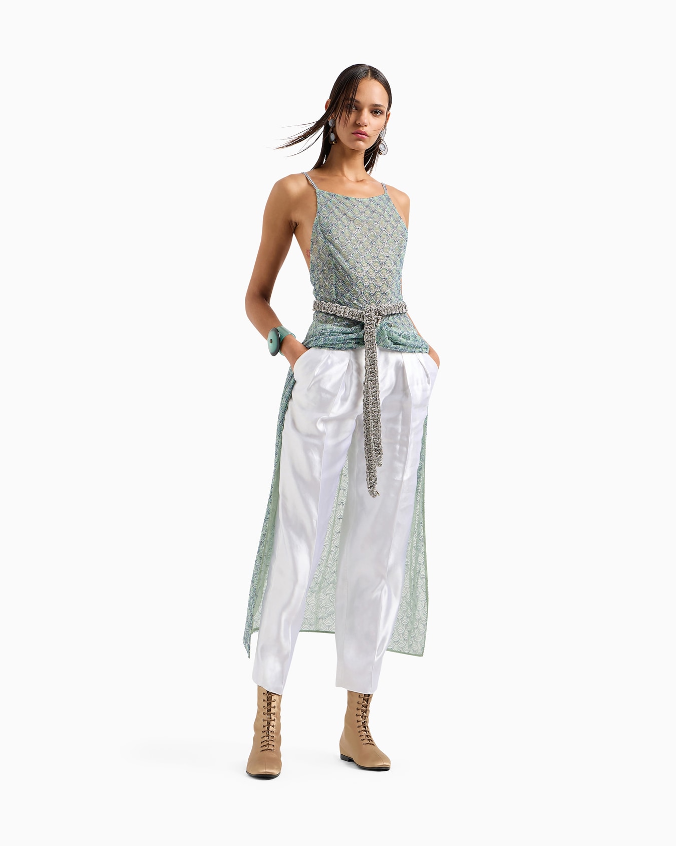 Robe longue en tulle brodé Diapositive 1
