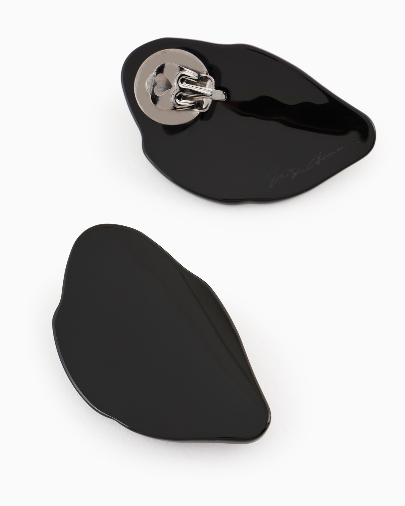 Clip earrings in iridescent fabric and resin Slide 1
