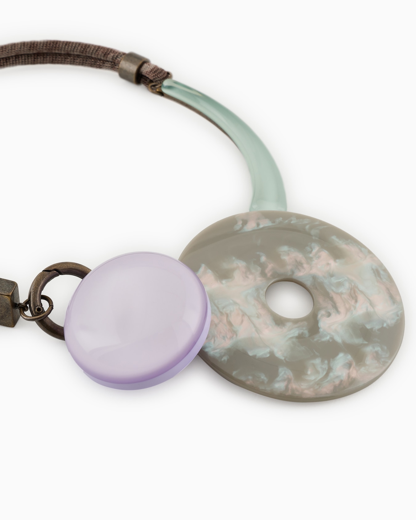 Choker necklace with resin components Slide 1