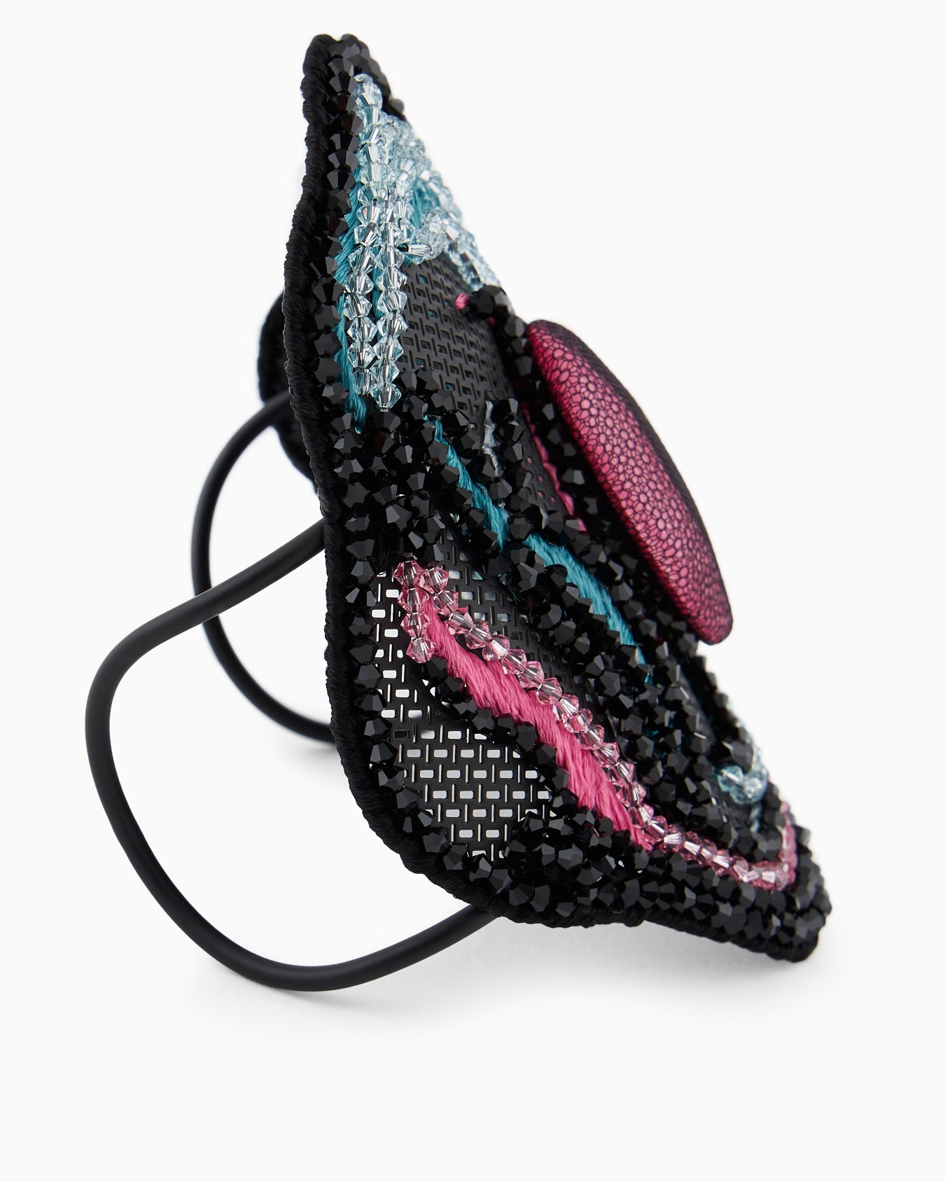 Capa de tul con flores aplicadas y cristales Swarovski Diapositiva 1