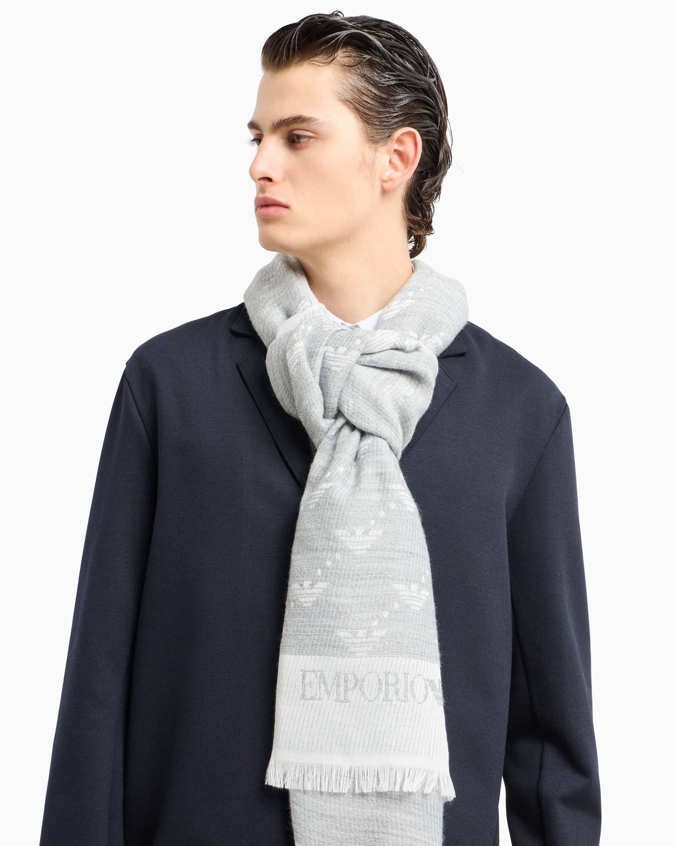 Étole en tissu jacquard avec aigles all over Diapositive 2