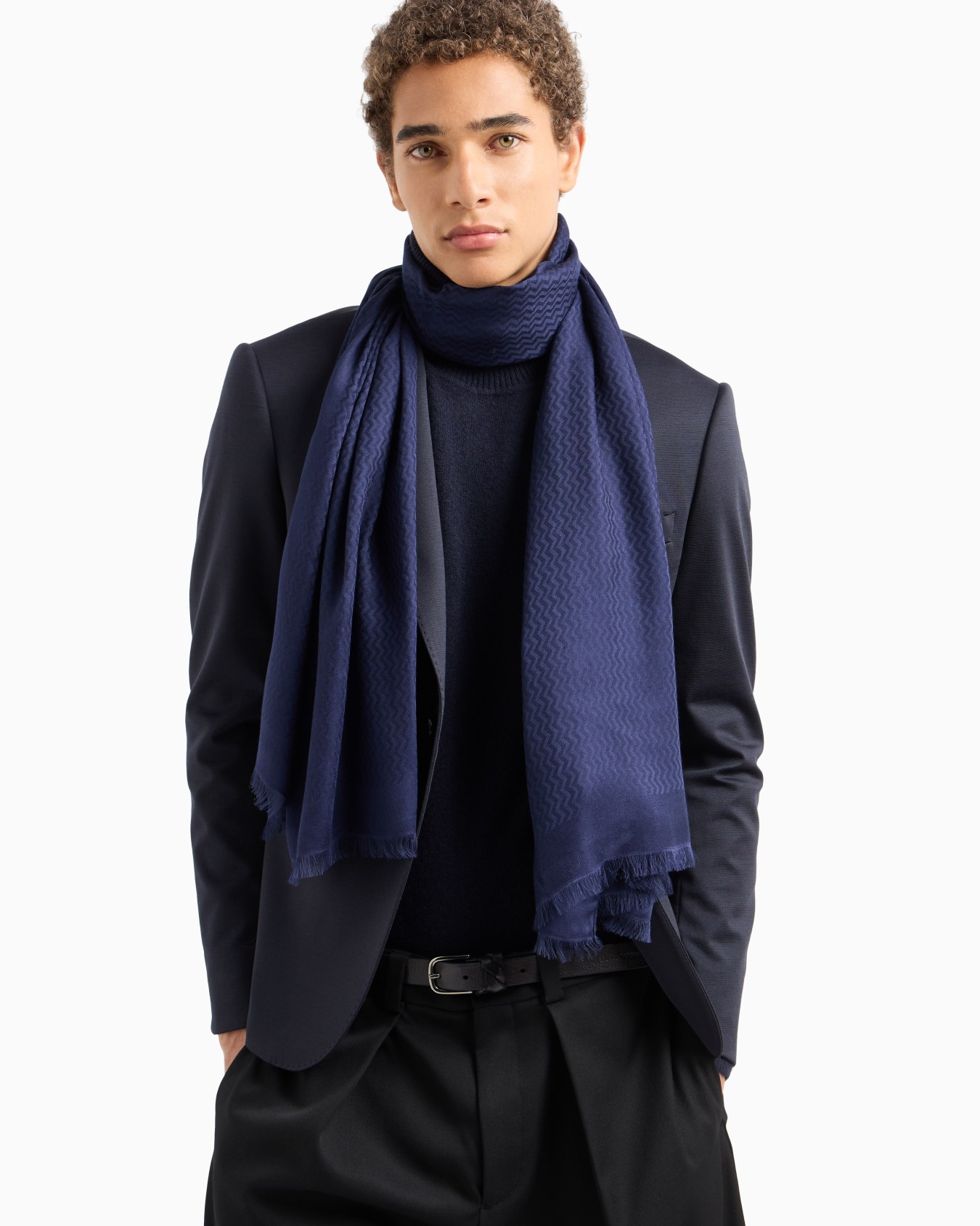 Light fabric stole in a modal and viscose blend Slide 2
