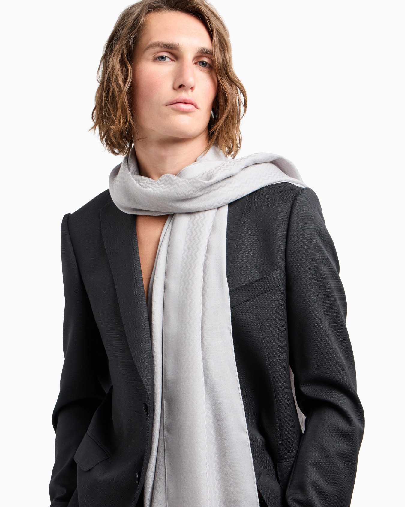 Light fabric stole in a modal and viscose blend Slide 2