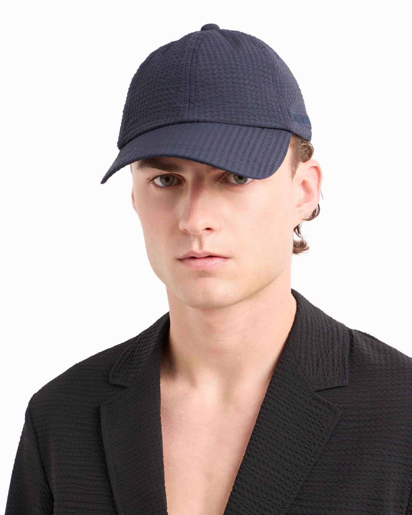 Baseball cap in technical seersucker fabric Slide 2