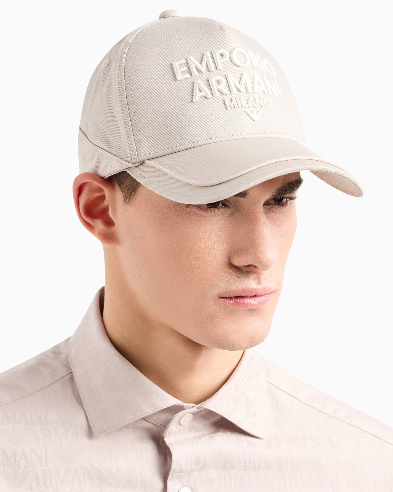 Baseball cap with piping and embossed oversized logo Slide 2