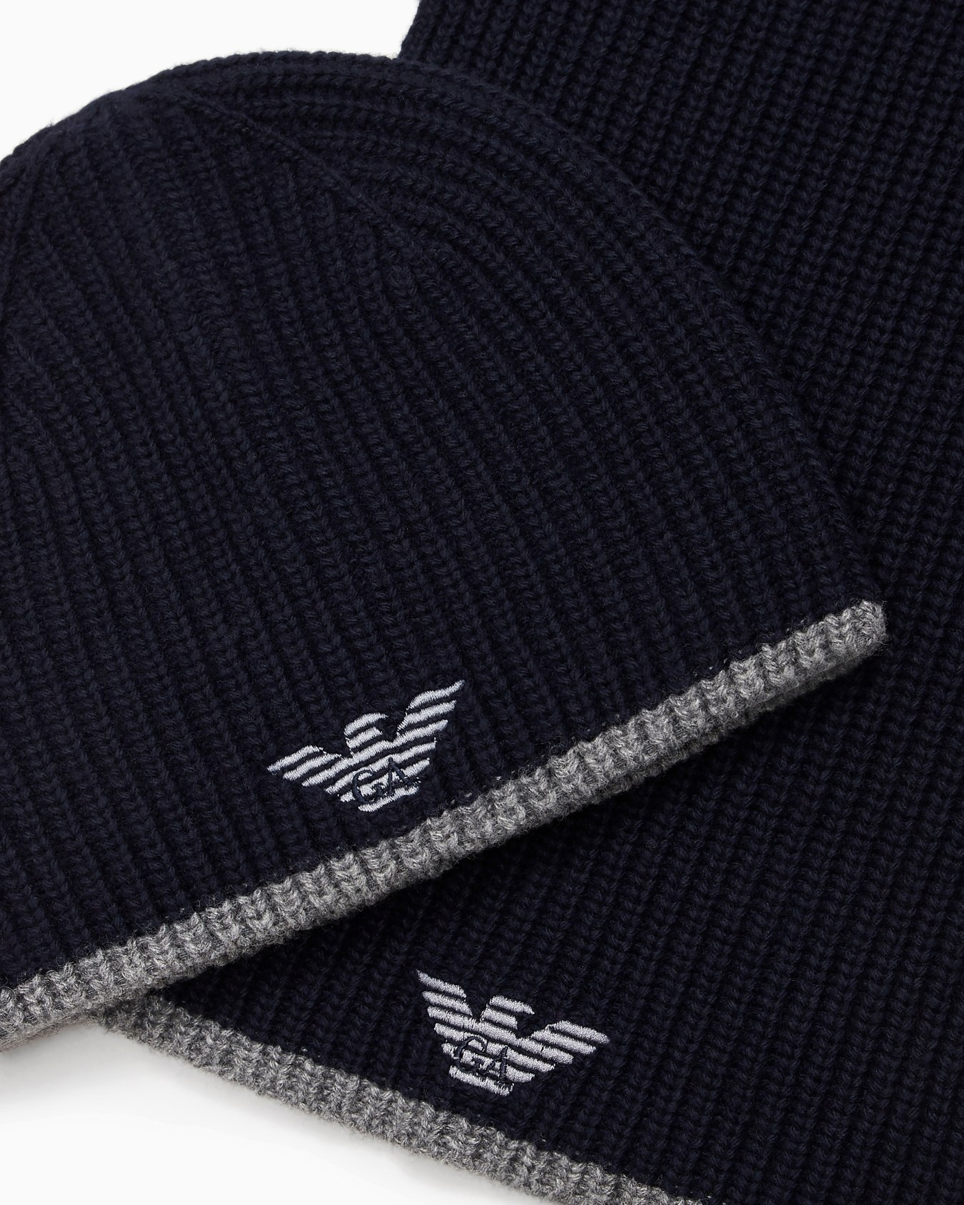 Conjunto para regalo de gorro y bufanda con águila bordada Diapositiva 1