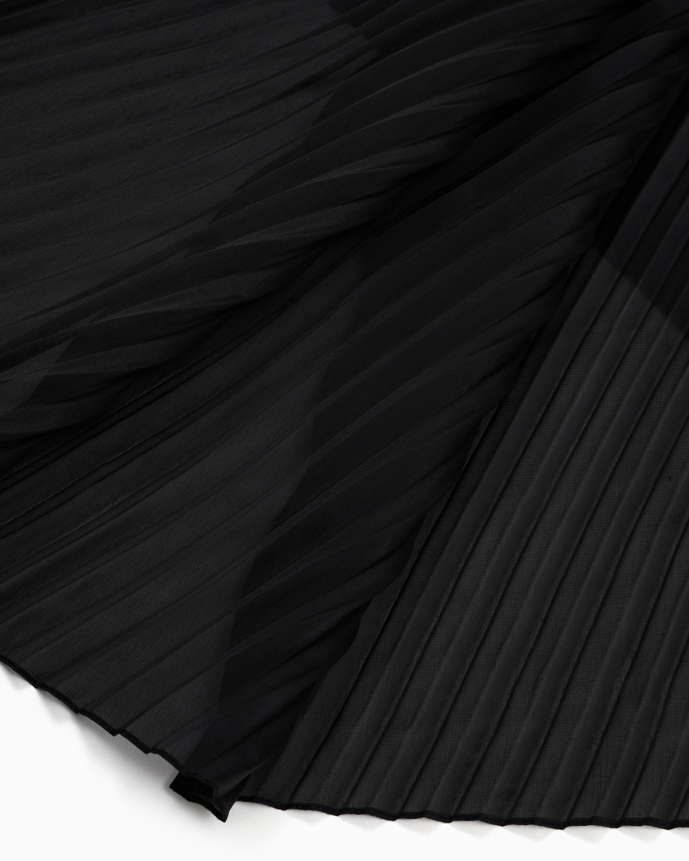 Pleated stole Slide 1