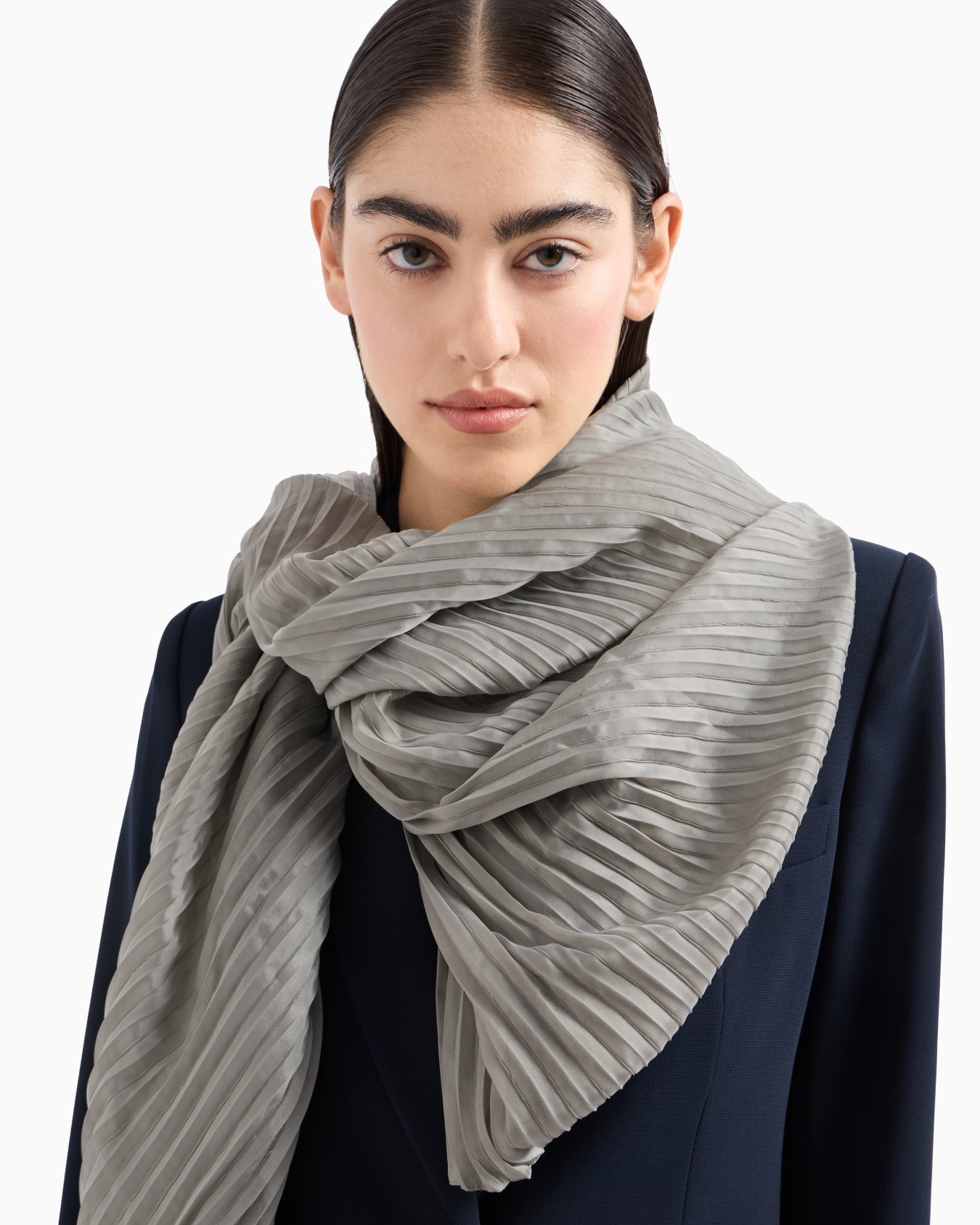 Pleated stole Slide 2