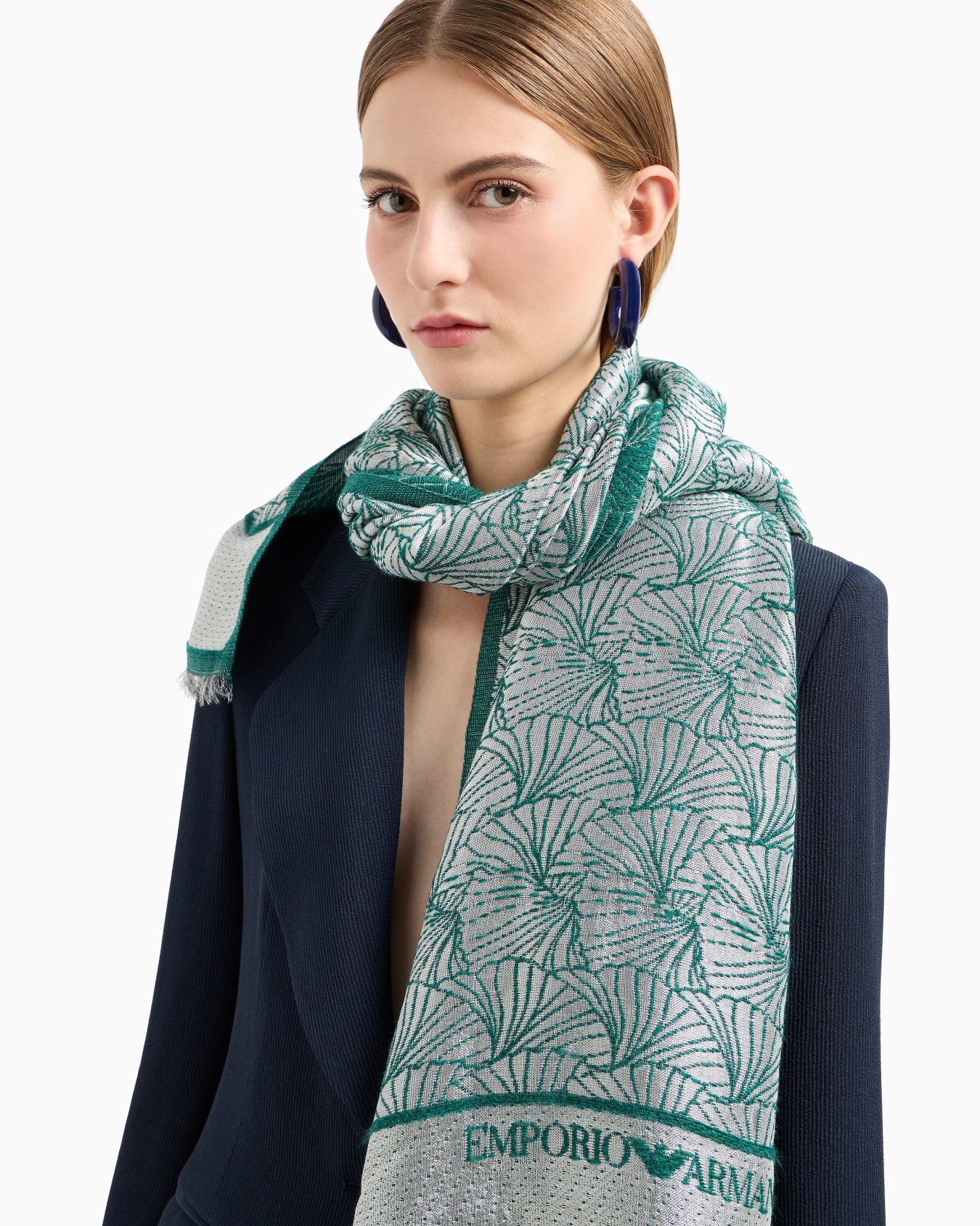 Stola mit durchgehendem Ginkgo-Muster in Jacquard-Stoff-Verarbeitung Folie 2