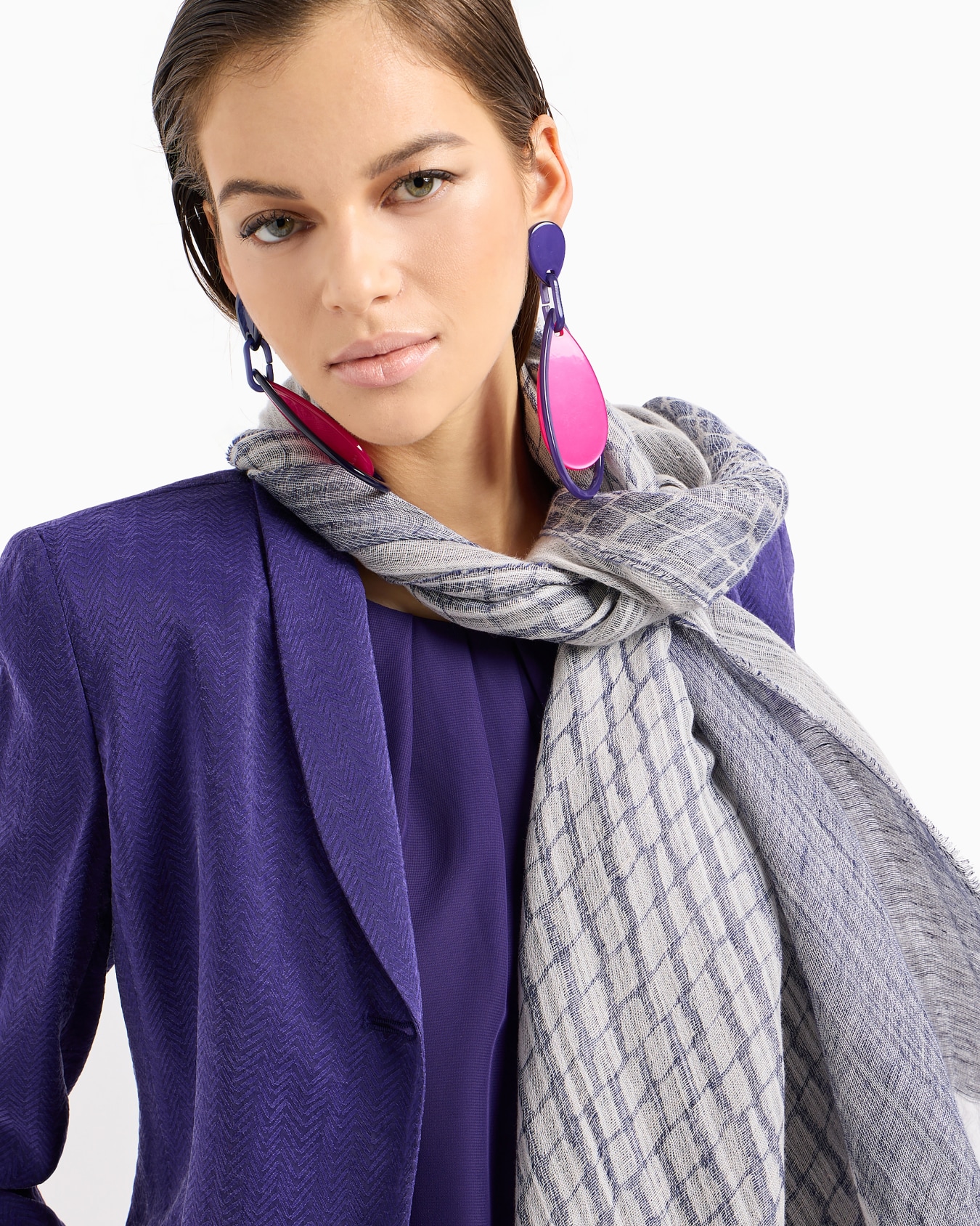Linen blend and modal mix jacquard stole Slide 2