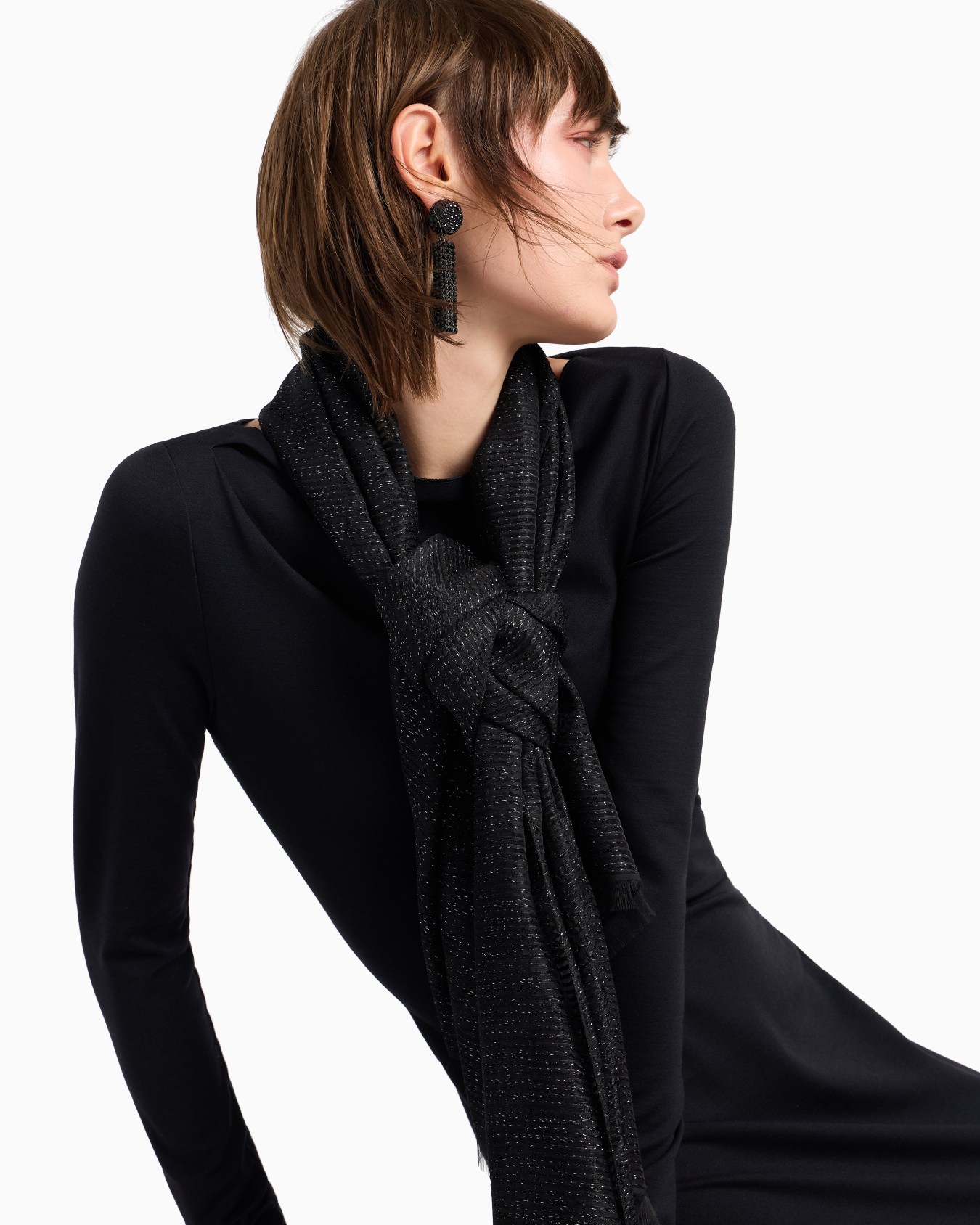 Jacquard silk blend stole with a floral motif Slide 2