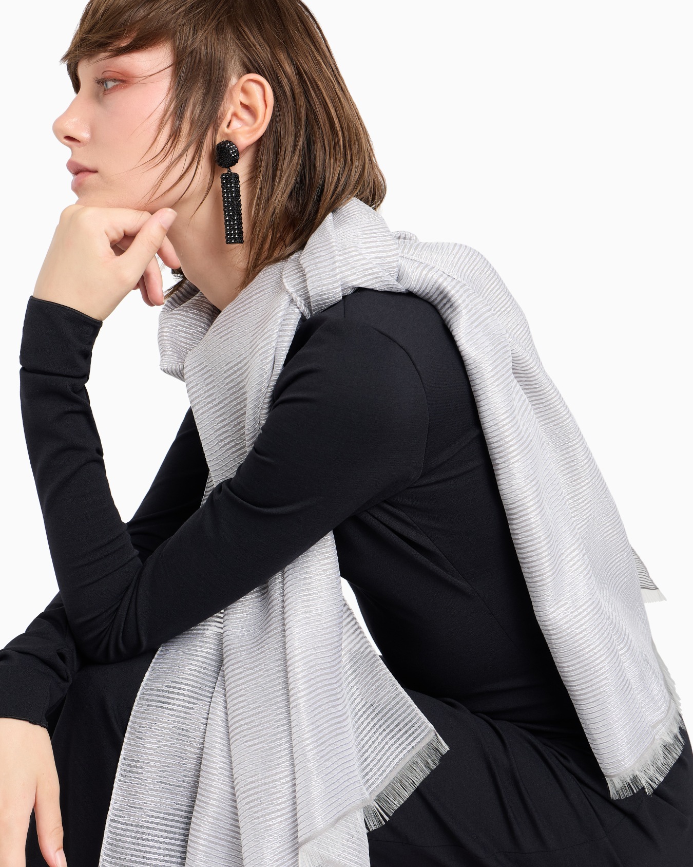 Jacquard silk blend stole with a floral motif Slide 2