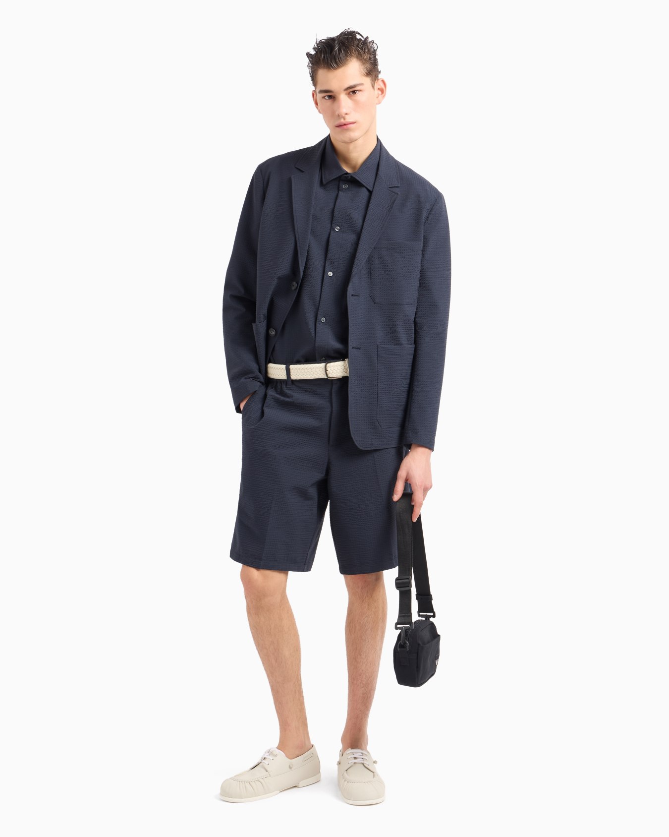 Short-sleeved oversized shirt in technical seersucker Slide 4