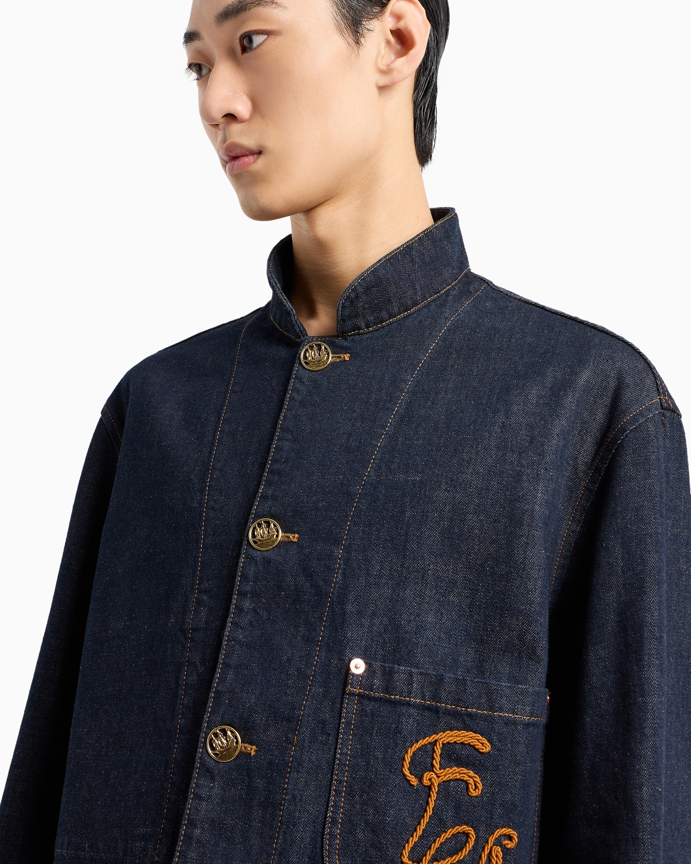 Blazer à col officier en denim craquelé avec broderie EA Diapositive 5