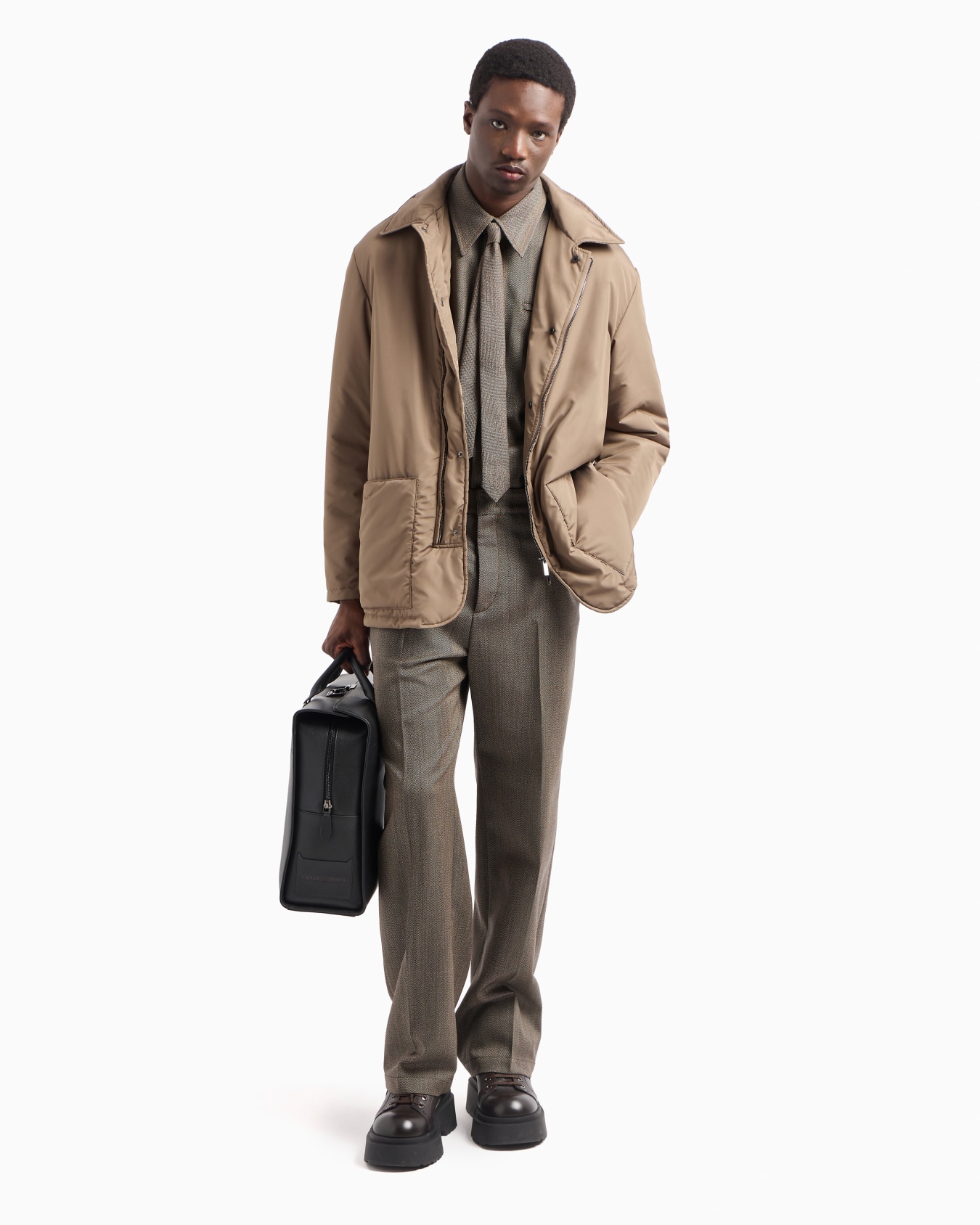 Water-repellent nylon jacket with side slits Slide 4