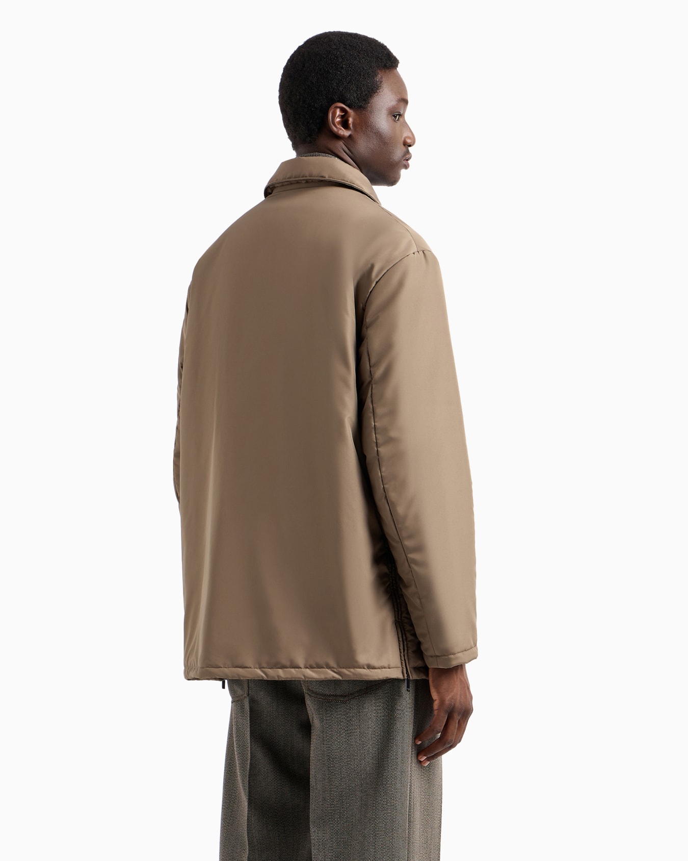 Water-repellent nylon jacket with side slits Slide 3