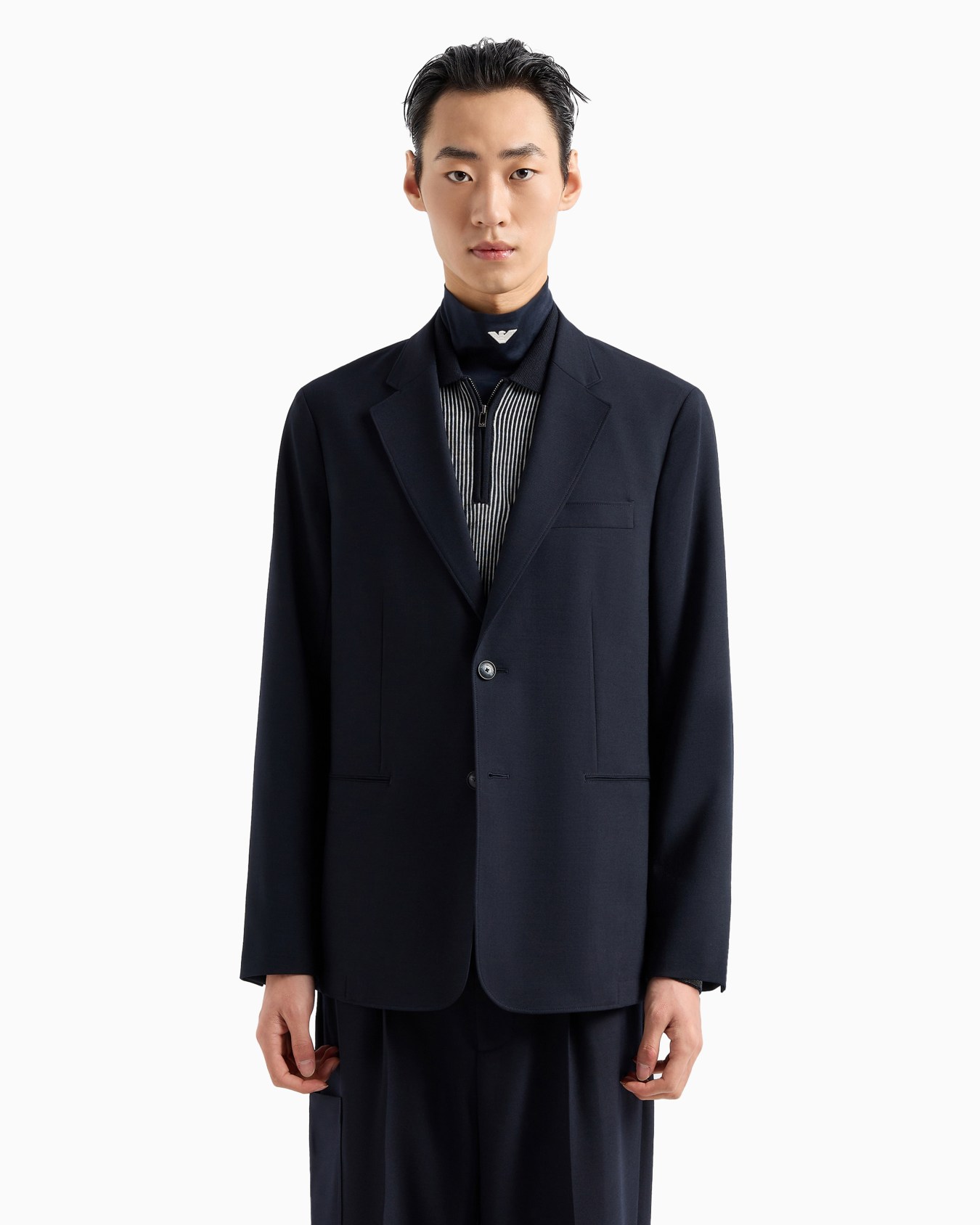 Single-breasted blazer in a virgin wool blend Slide 2